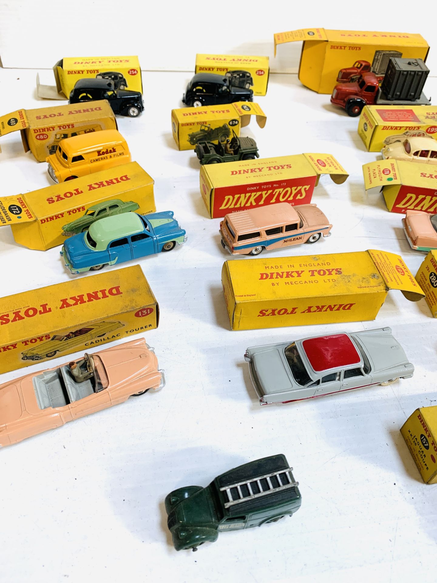 Collection of 17 boxed Dinky model vehicles; together with 2 boxed Dinky model trailers - Image 2 of 8