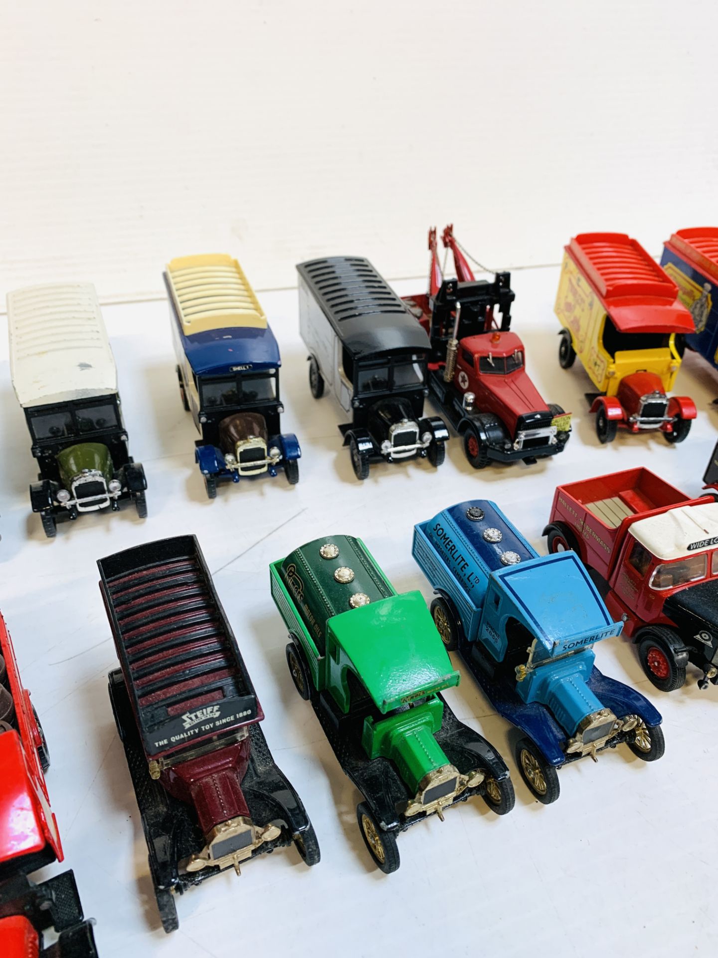 Fourteen Corgi model lorries and vans - Image 3 of 5