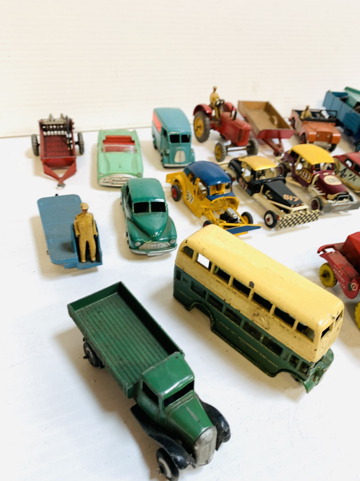 A collection of Dinky model vehicles - Image 5 of 6