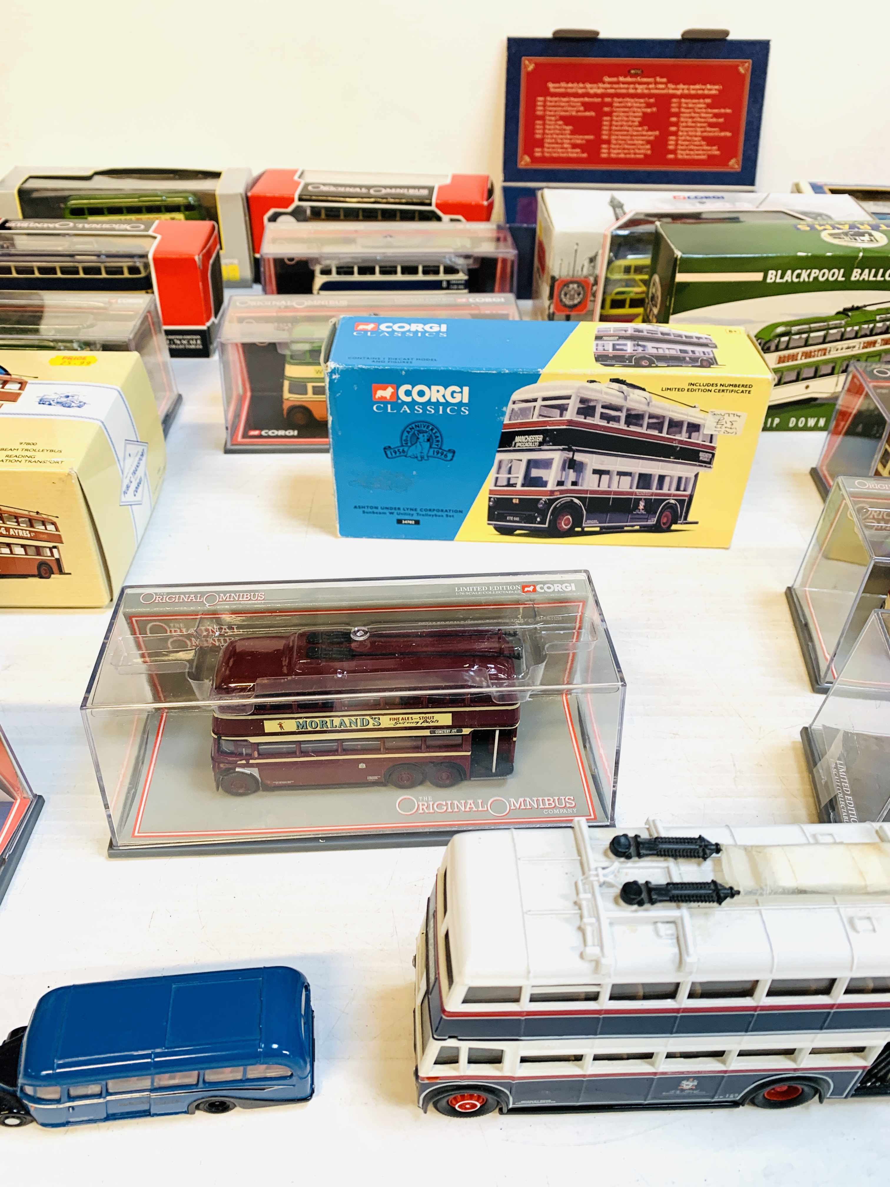 Collection of diecast model coaches, buses and trolley buses - Image 5 of 6