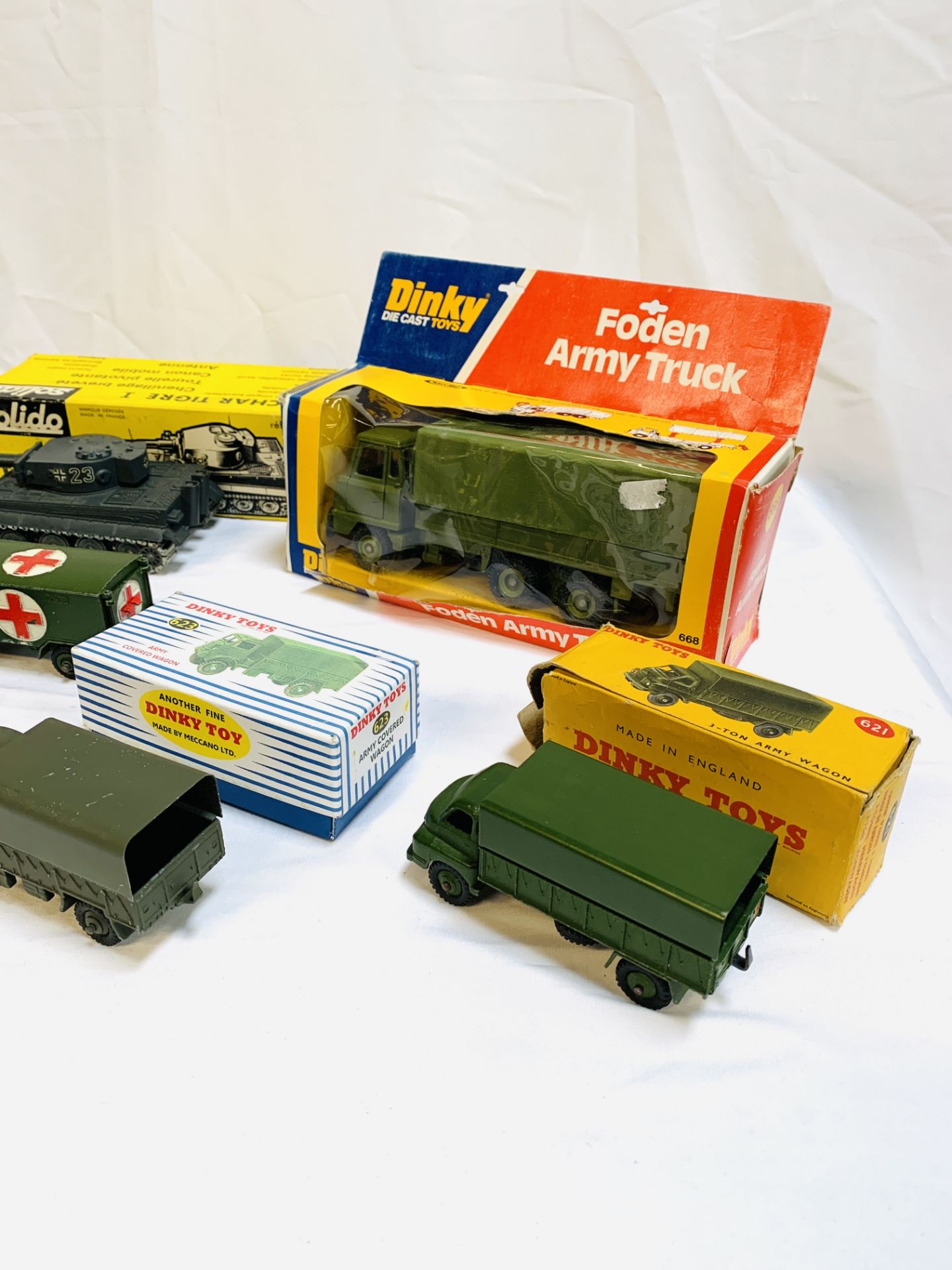 A collection of mainly Dinky model vehicles - Bild 2 aus 6