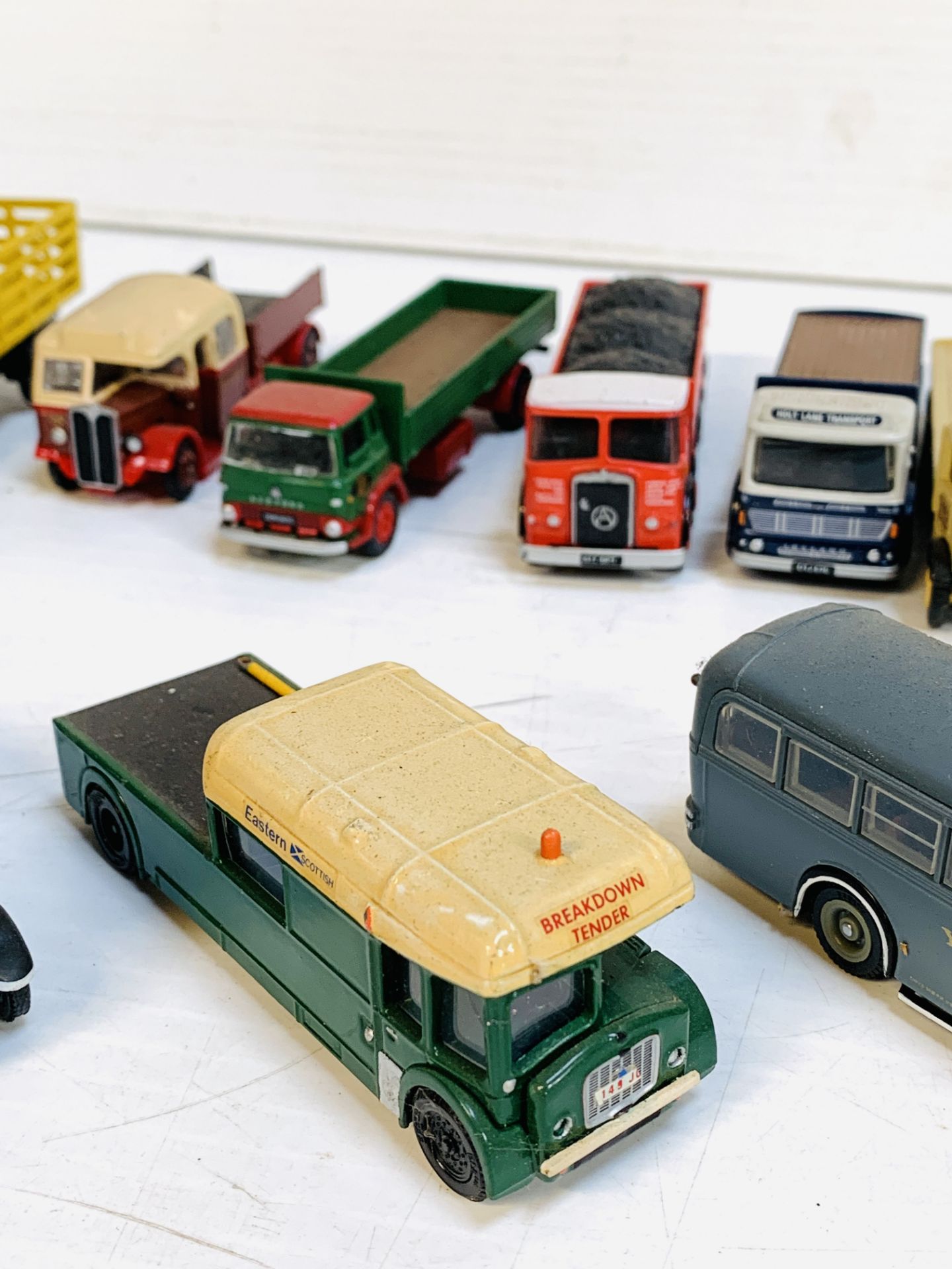 Fifteen diecast model lorries and coaches - Bild 7 aus 7