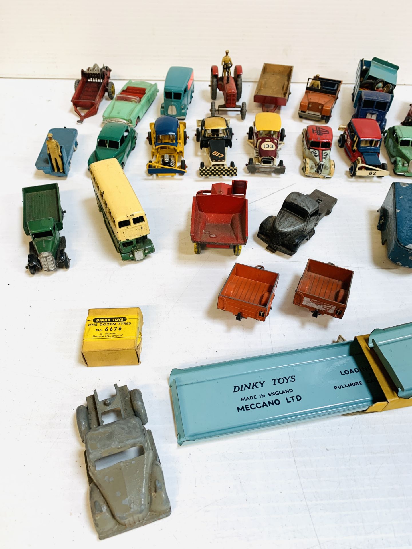 A collection of Dinky model vehicles - Image 3 of 6
