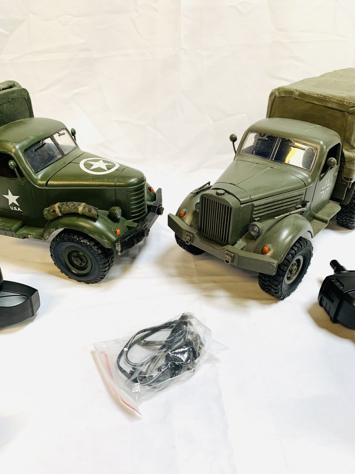 Two JJRC Q series 2.4G remote control off road military trucks - Image 5 of 5