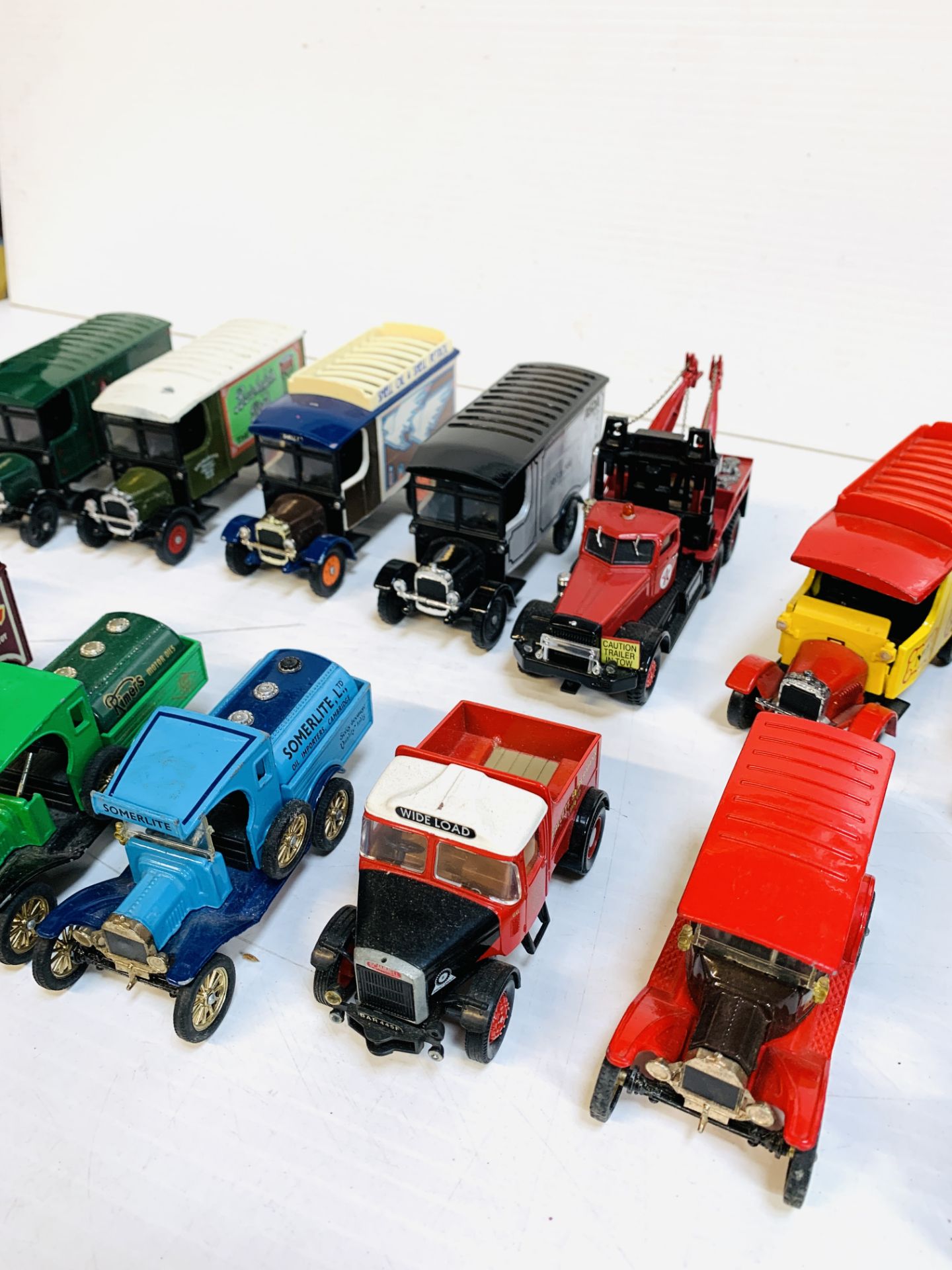 Fourteen Corgi model lorries and vans - Image 5 of 5