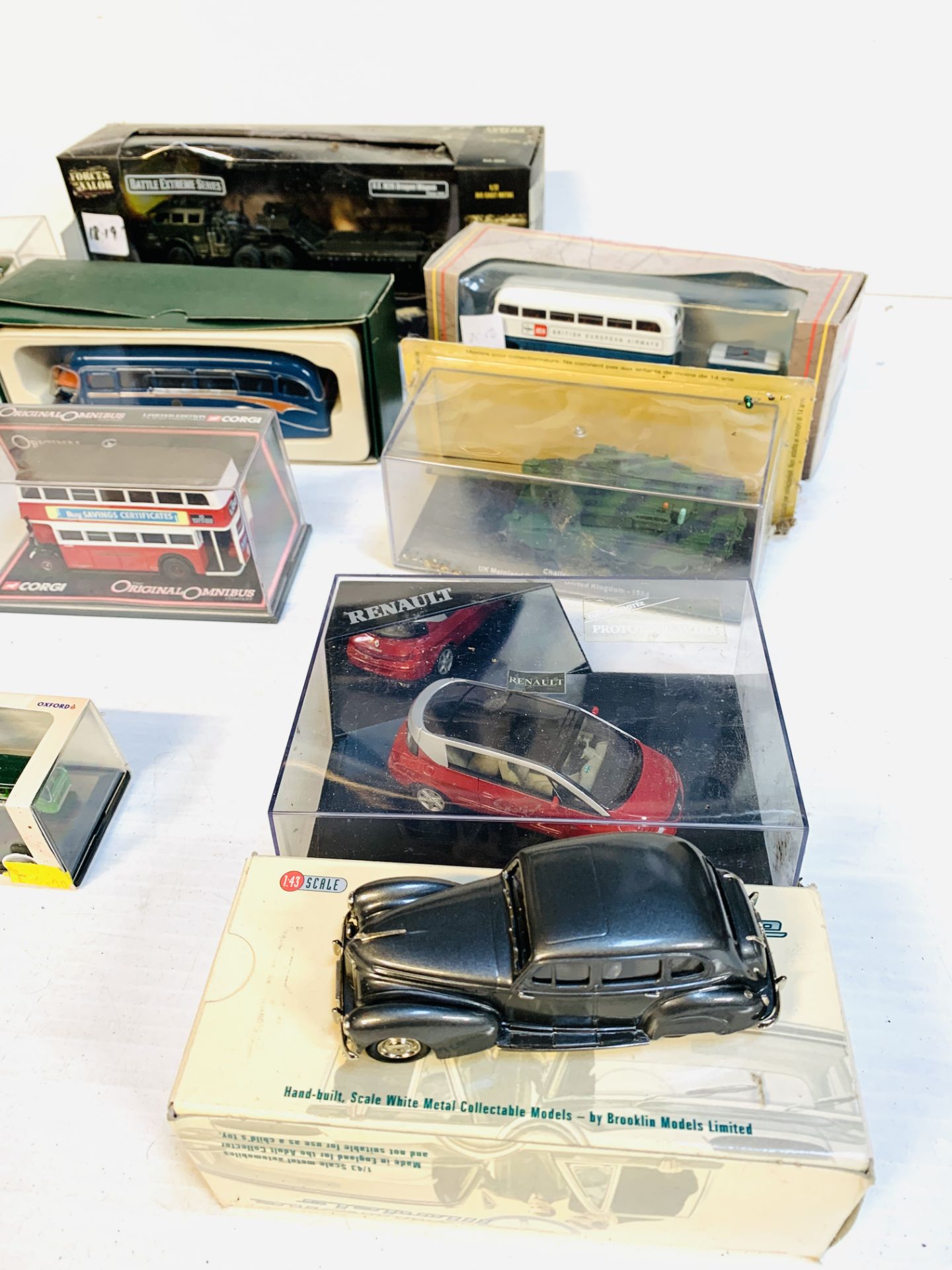 A collection of fourteen model vehicles - Image 2 of 6