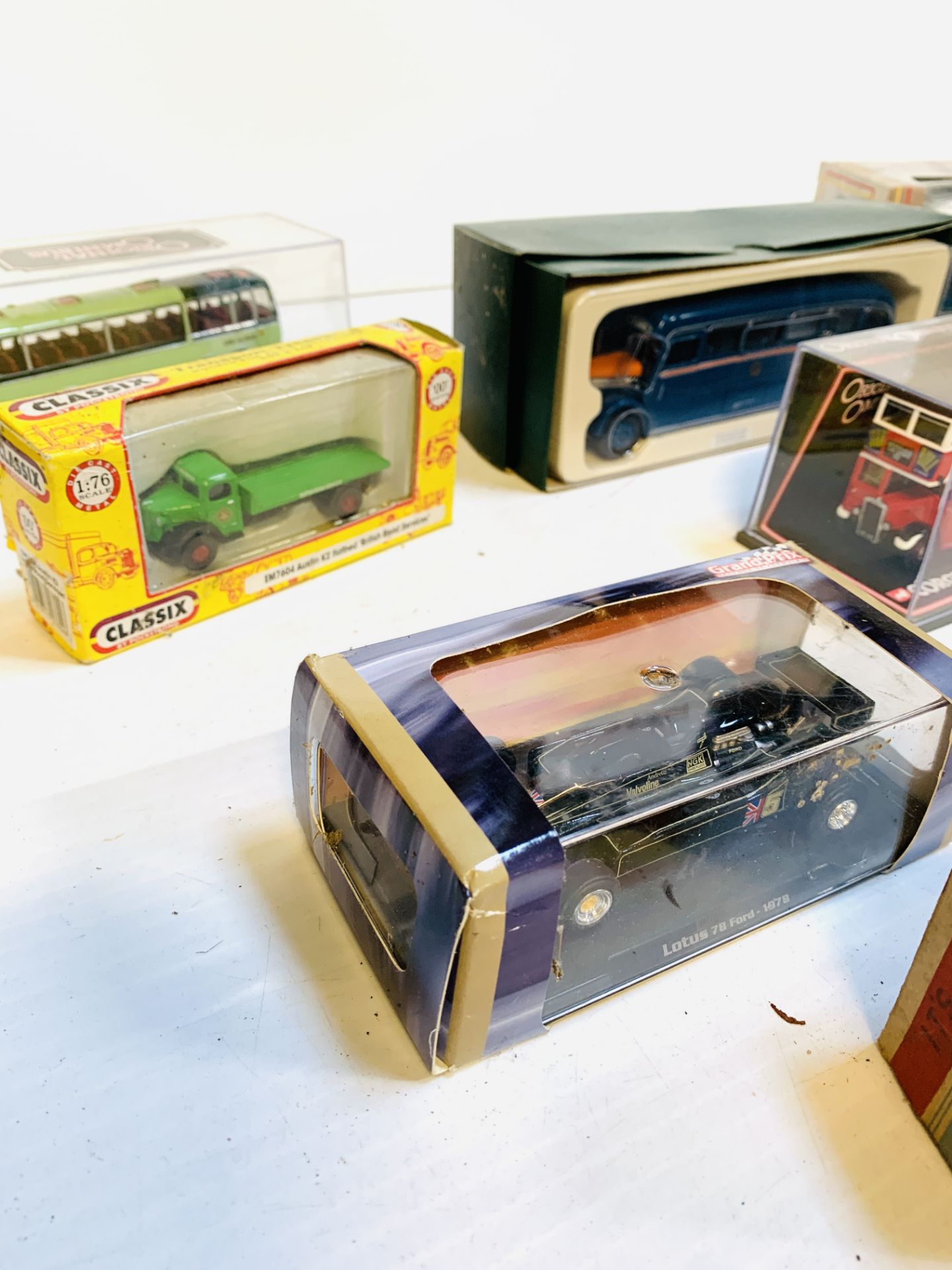 A collection of fourteen model vehicles - Image 5 of 6