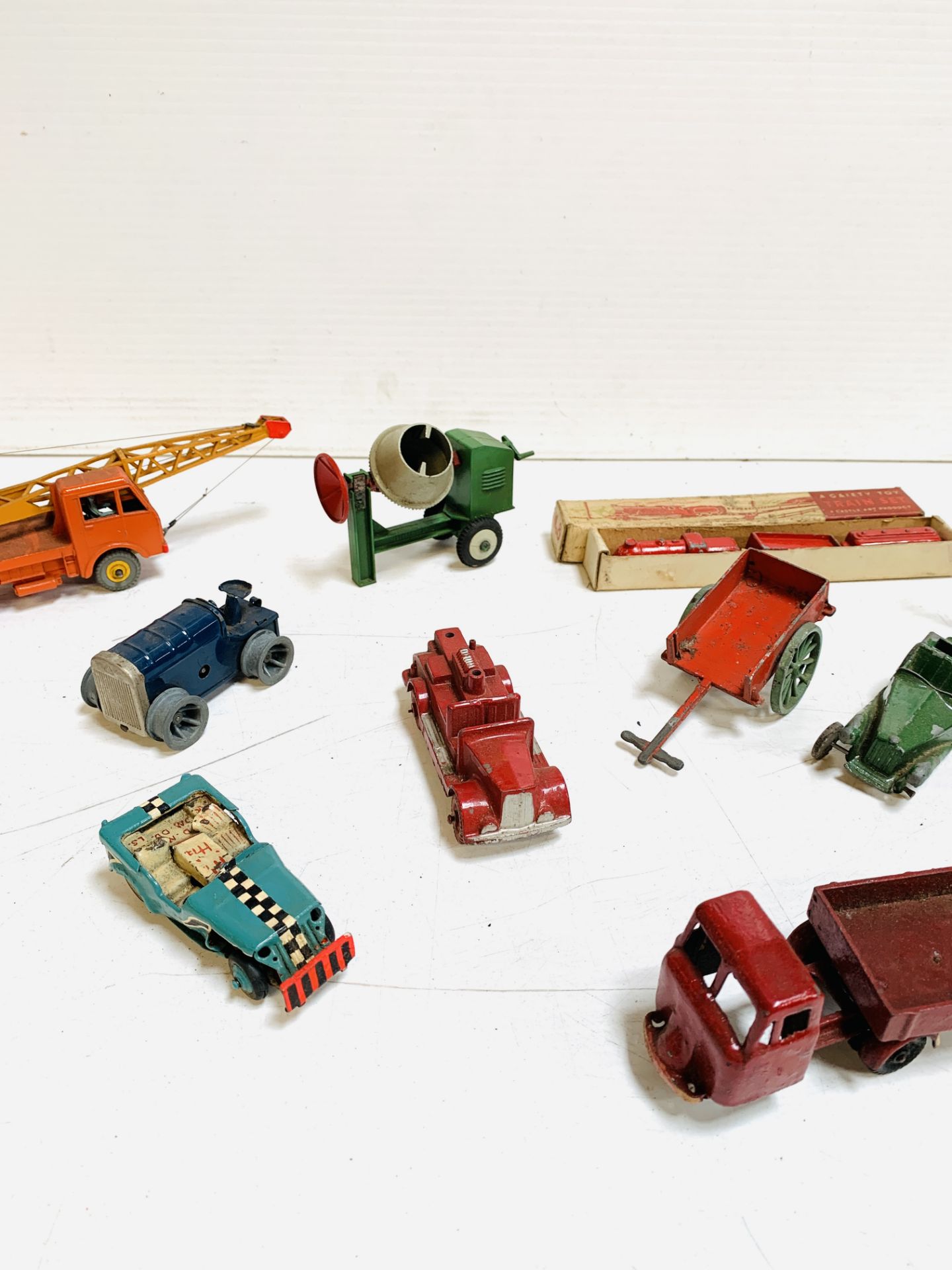 Dinky 20 ton lorry mounted crane; Gaiety toy train set; Tri-ang Minic clockwork model racing car - Image 3 of 5