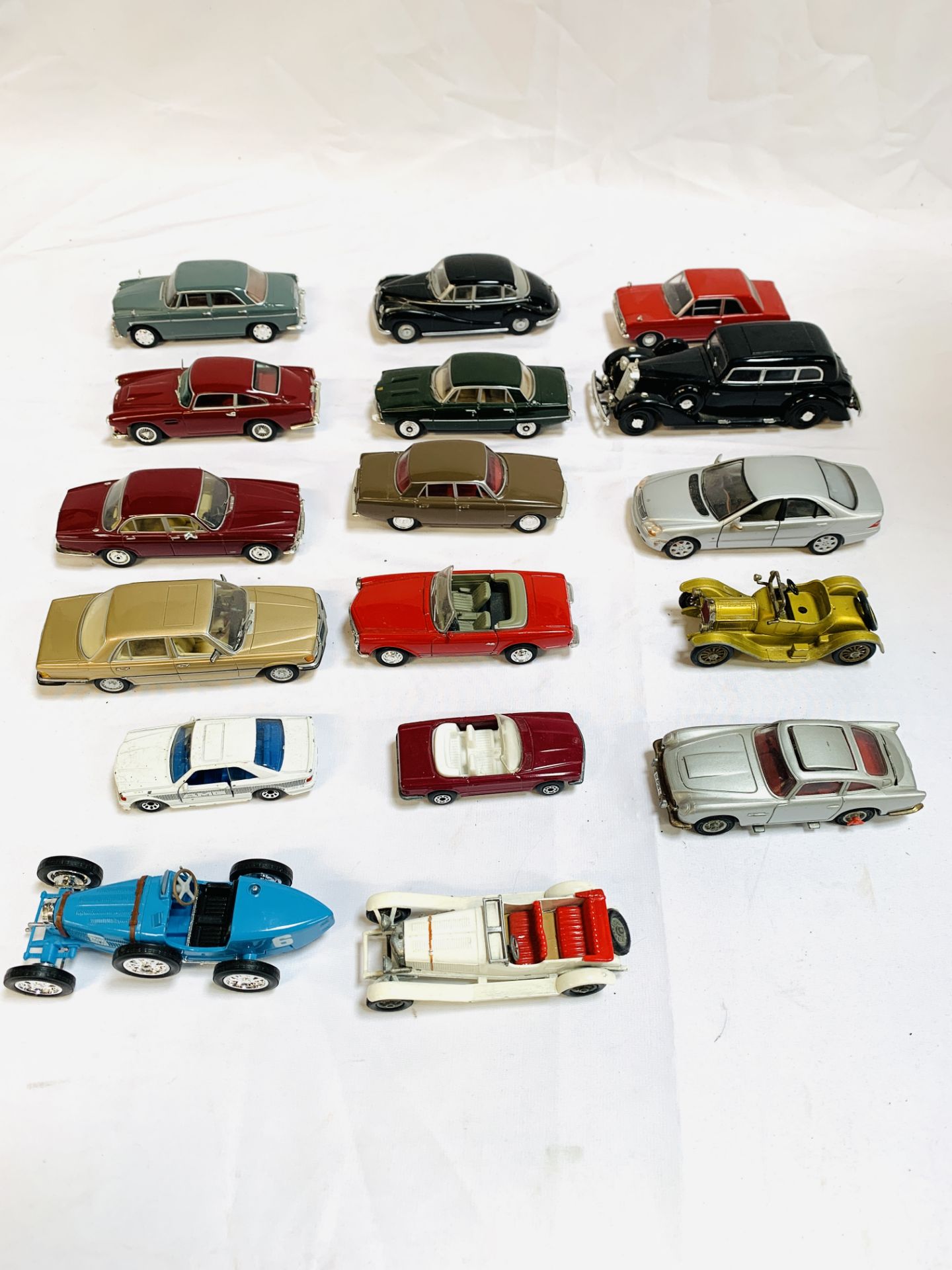 Seventeen diecast model cars - Bild 4 aus 6