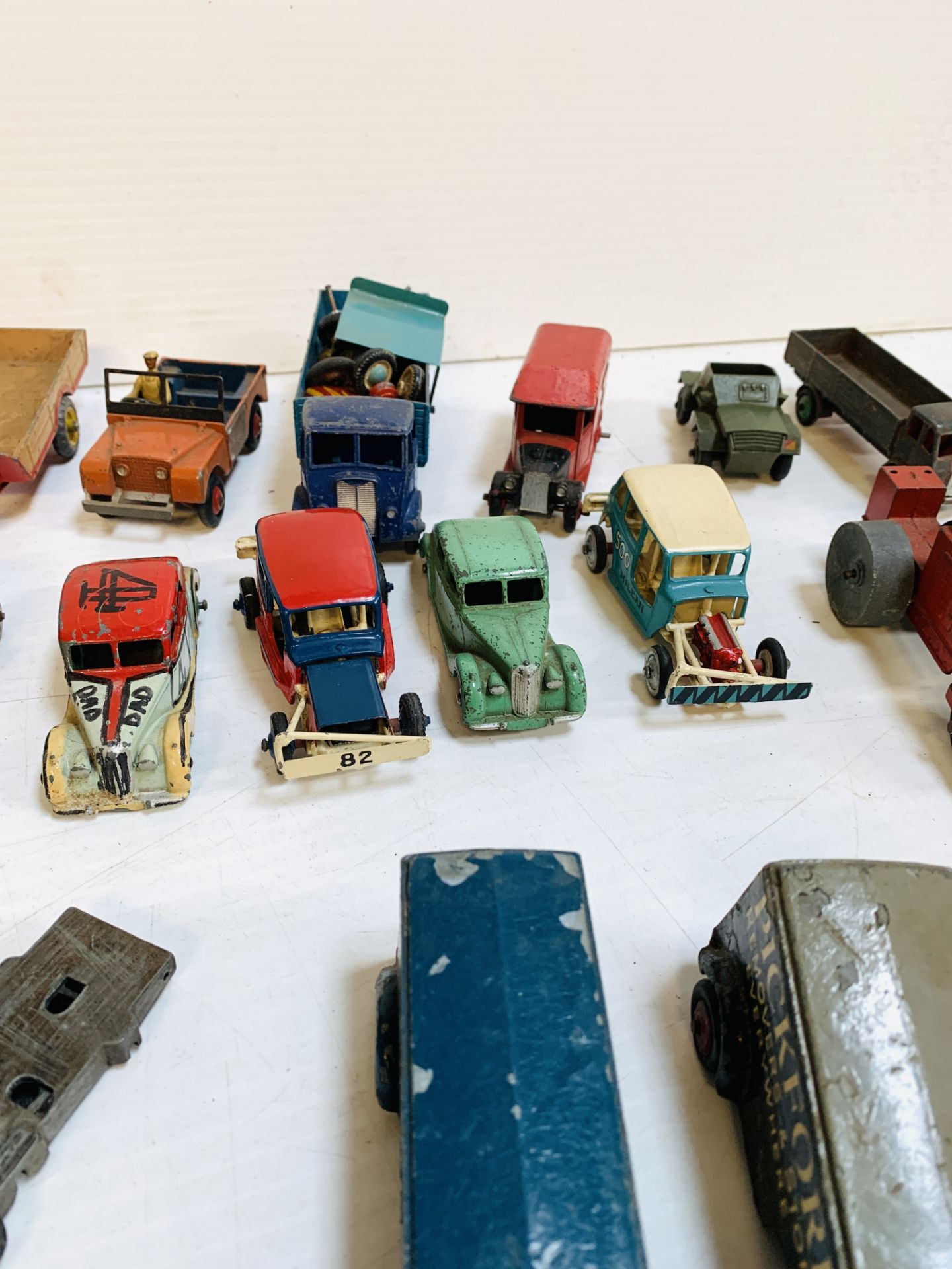 A collection of Dinky model vehicles - Image 6 of 6