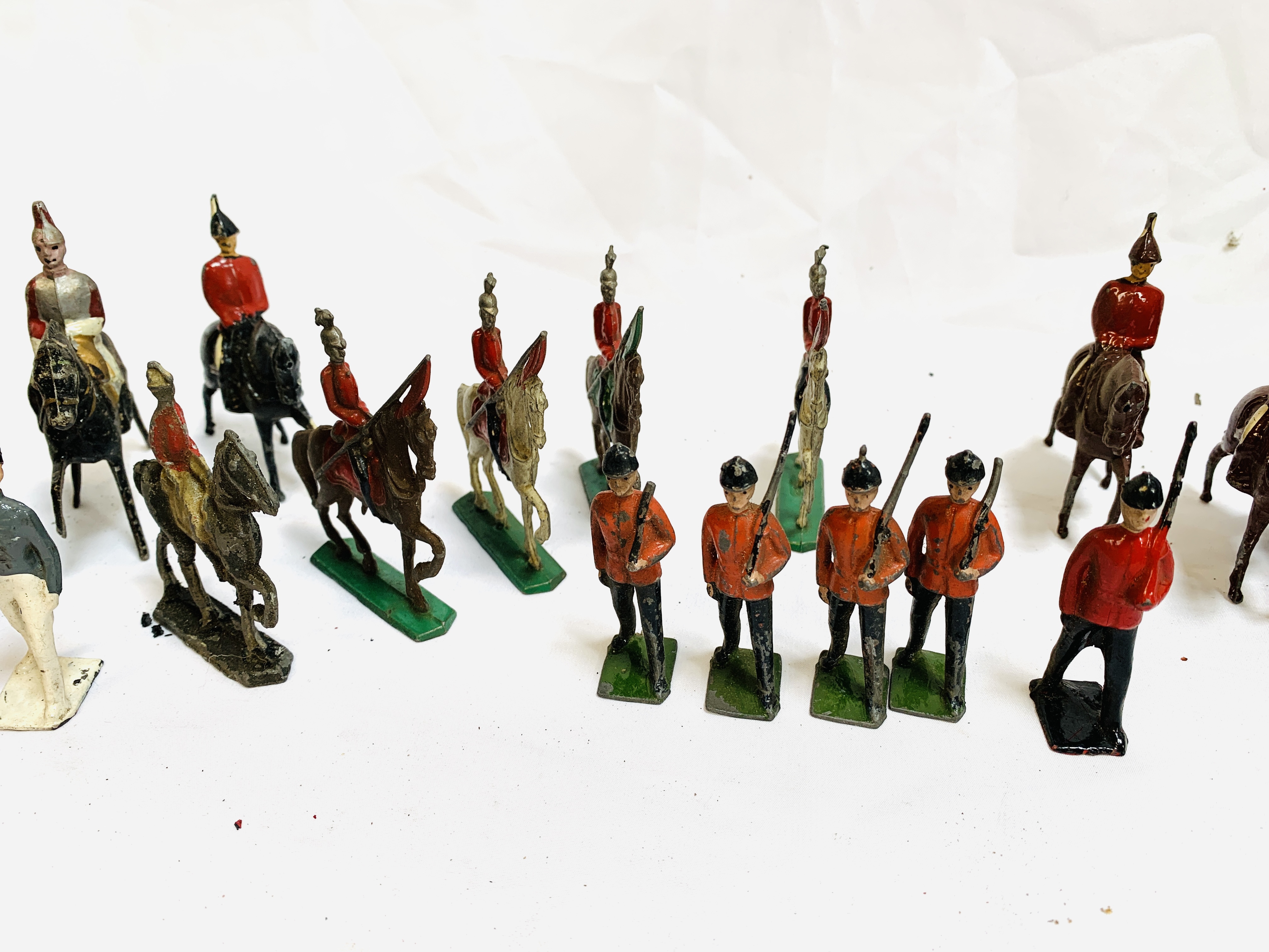 Collection of painted metal soldiers, mainly calvary - Image 4 of 6