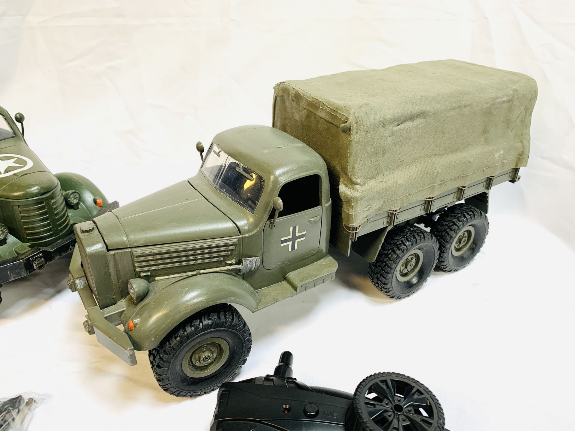 Two JJRC Q series 2.4G remote control off road military trucks - Image 2 of 5