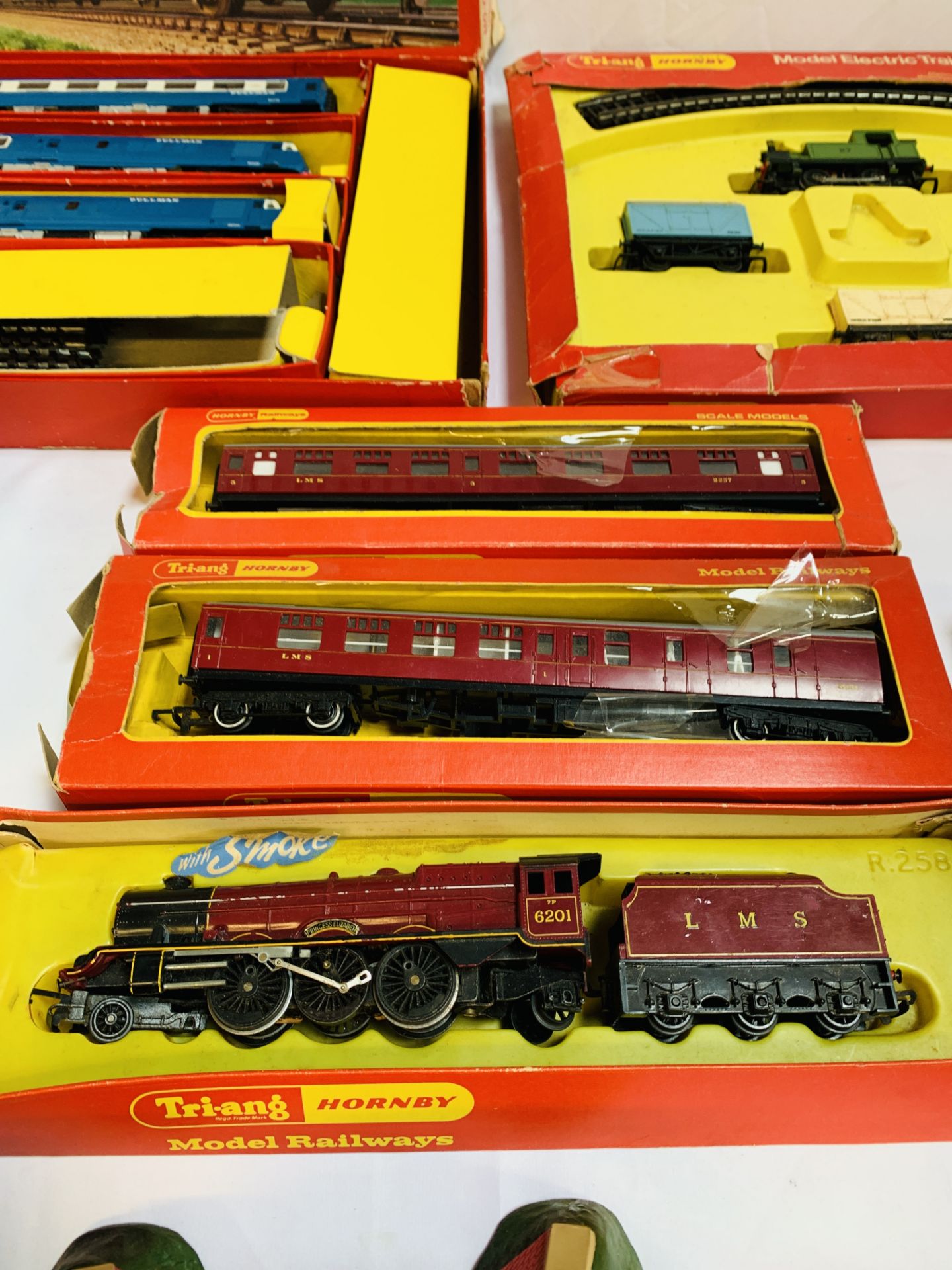 Collection of Tri-ang Hornby OO model trains - Image 3 of 10