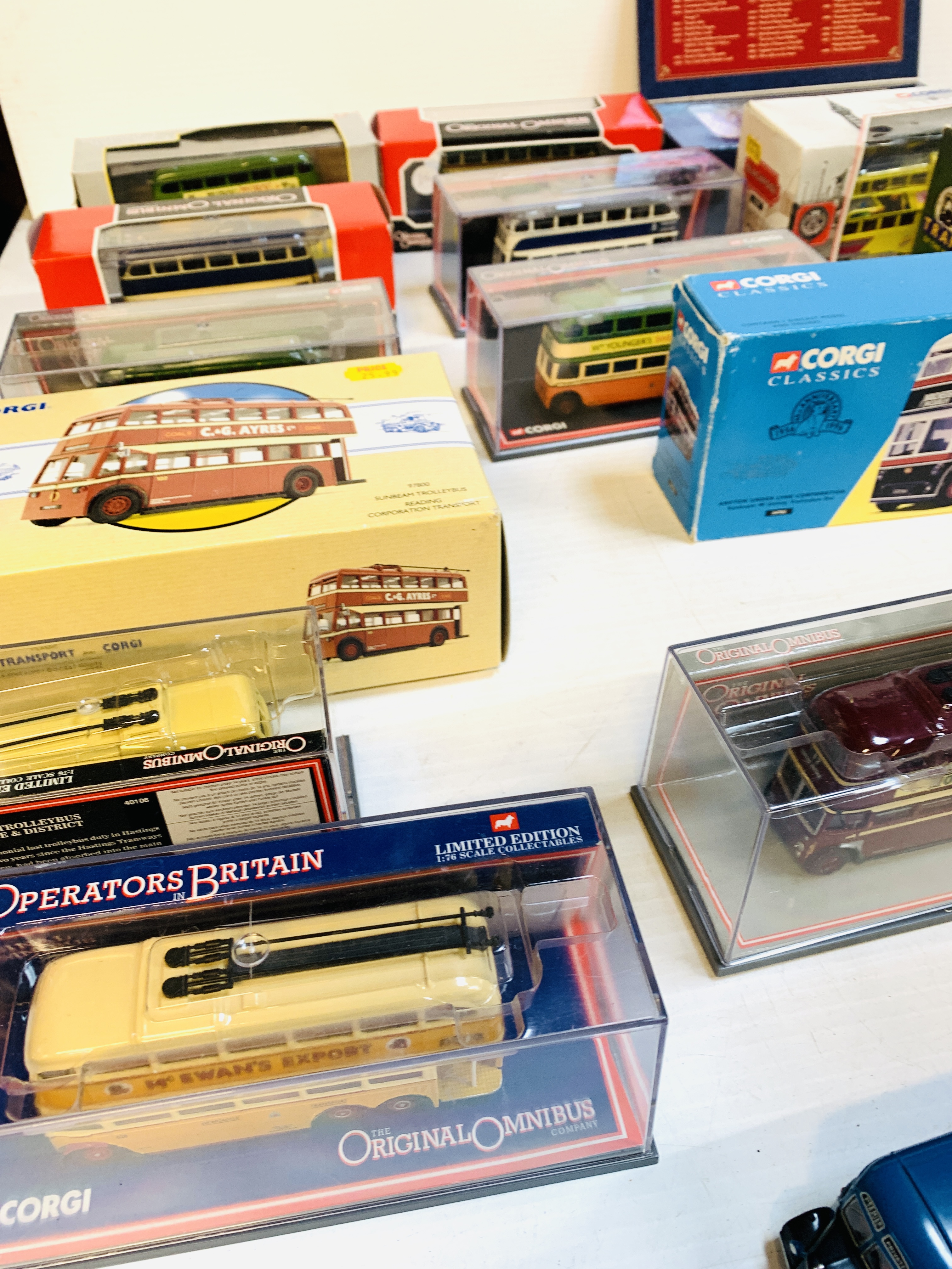 Collection of diecast model coaches, buses and trolley buses - Image 4 of 6