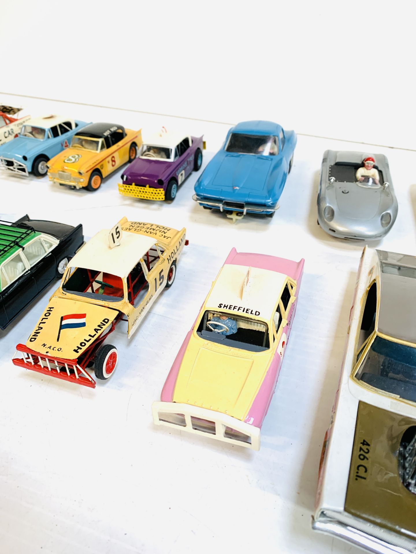 Fourteen various slot cars - Image 2 of 6