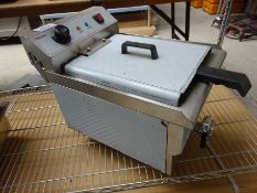 Infernus single tank fryer with drain to front