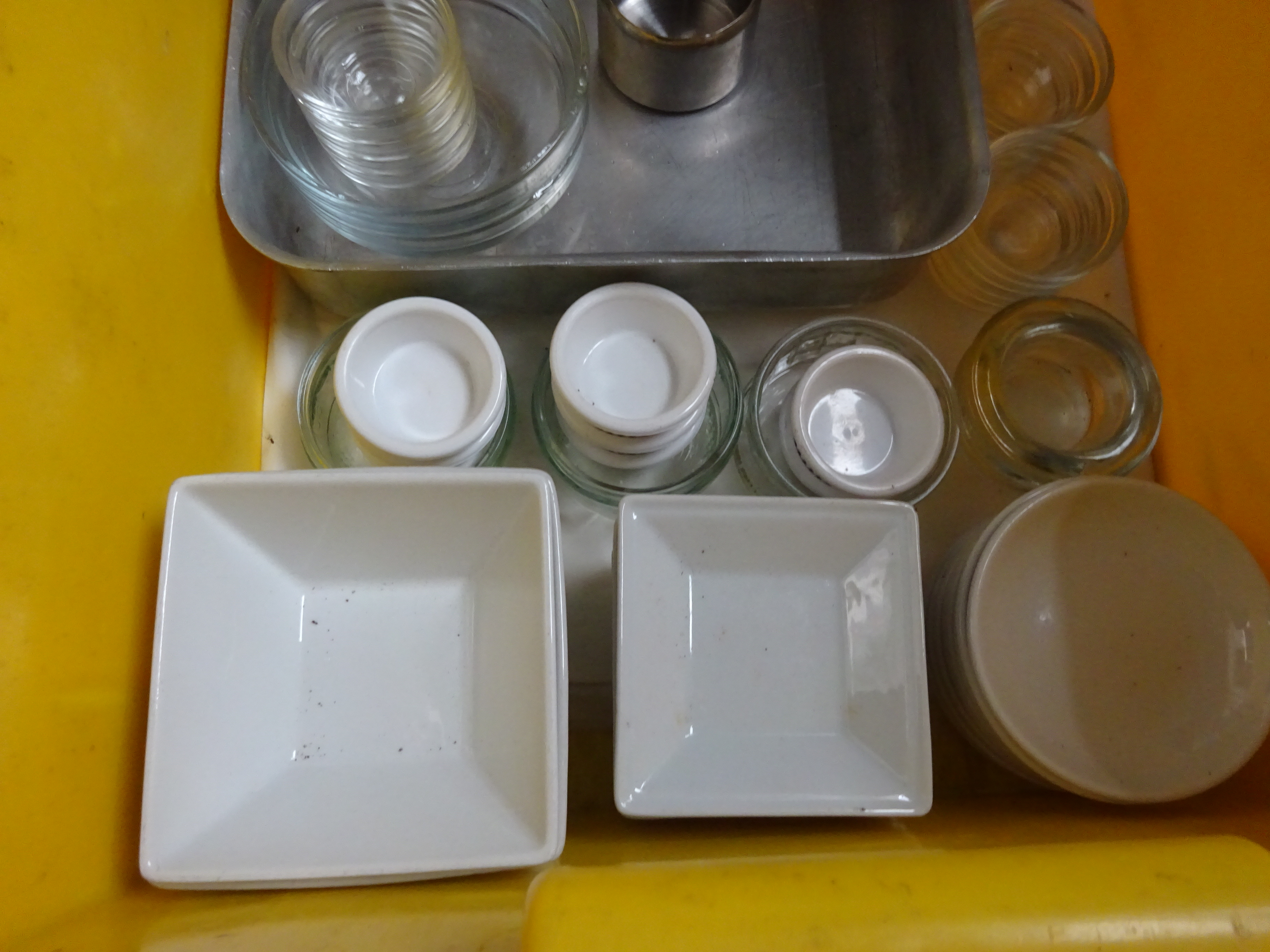 Baking tray, china and glass wear - Image 2 of 3