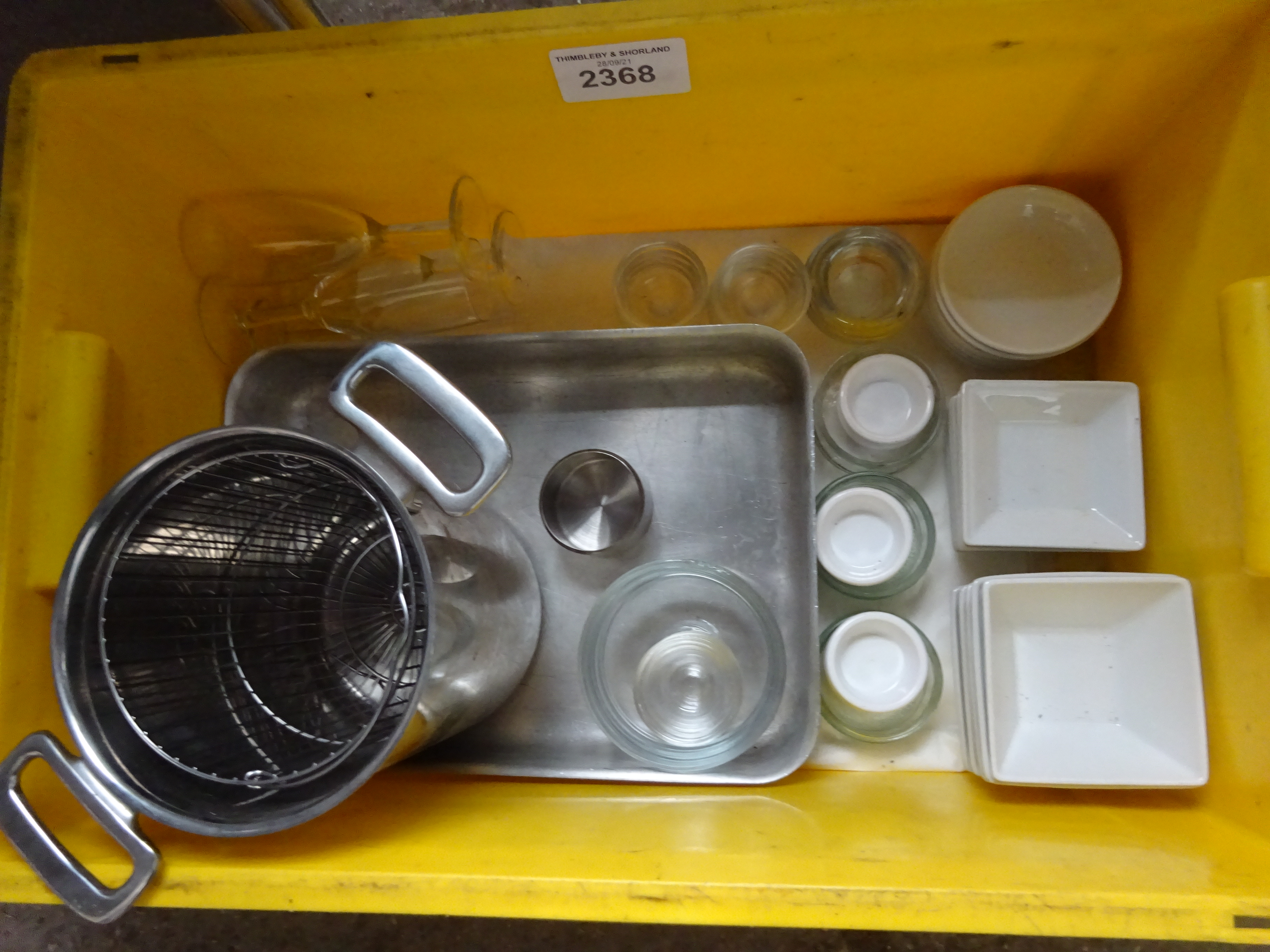 Baking tray, china and glass wear