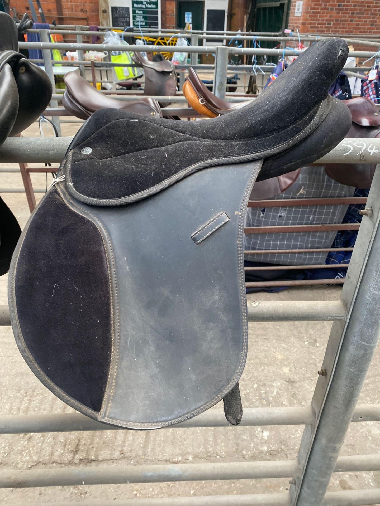 Black synthetic saddle by Thoroughgood 16.5". This item carries VAT.