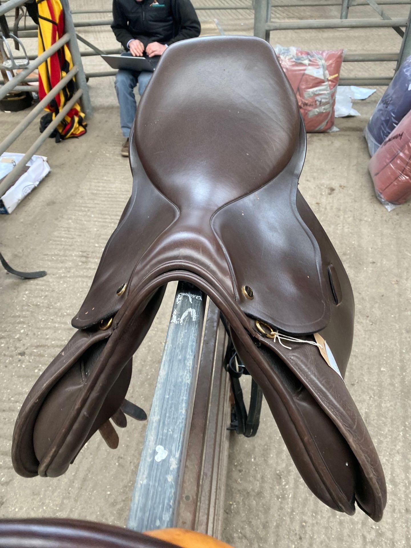 Brown leather saddle by Derby Horse, 17.5". This item carries VAT. - Image 3 of 4