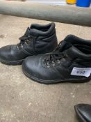 Argo black safety boots, size 7 hardly worn.