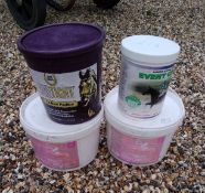 4 tubs of Eventing grease and a tub of Icetight