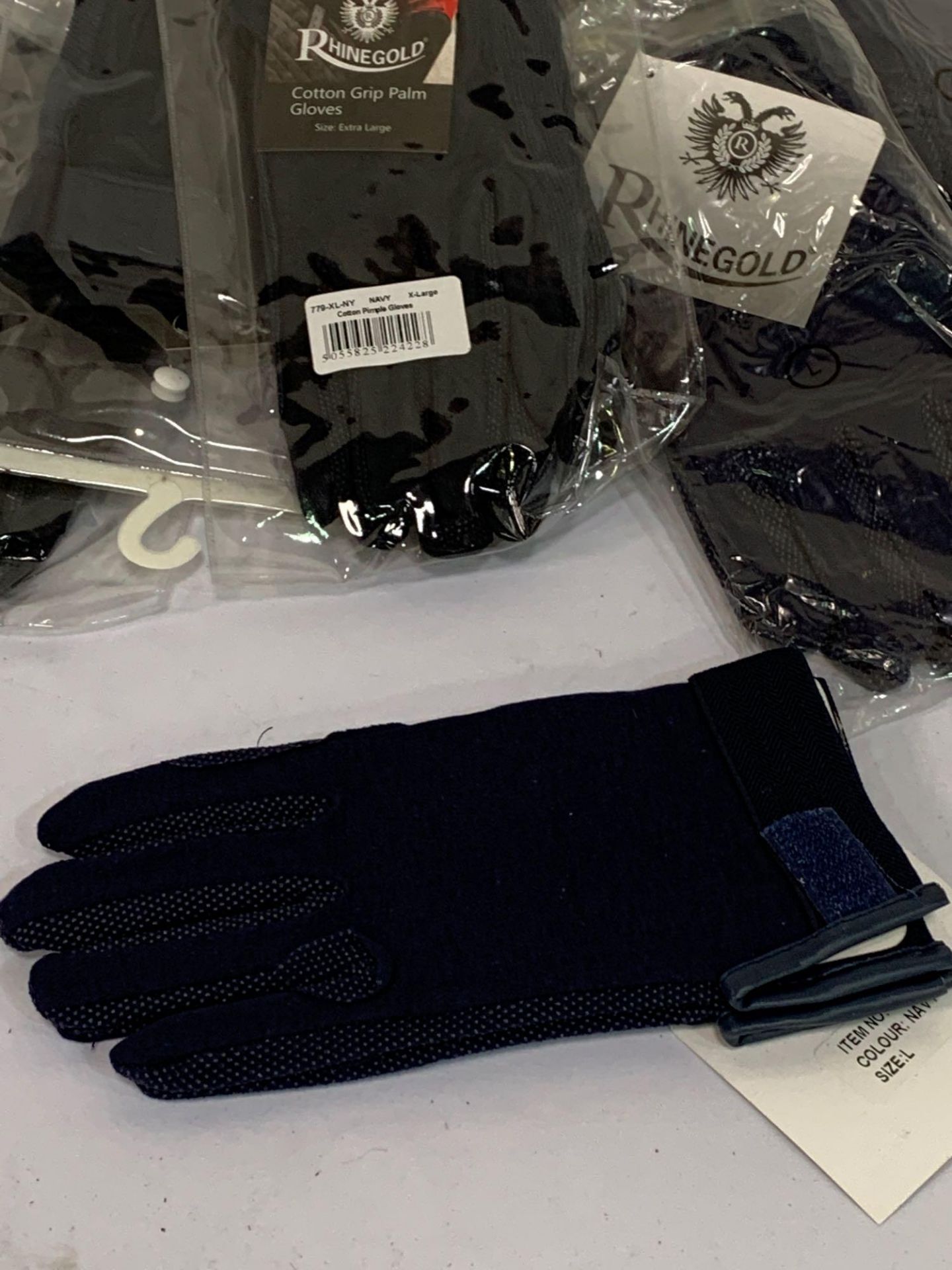 Eleven pairs of gloves - Image 3 of 4