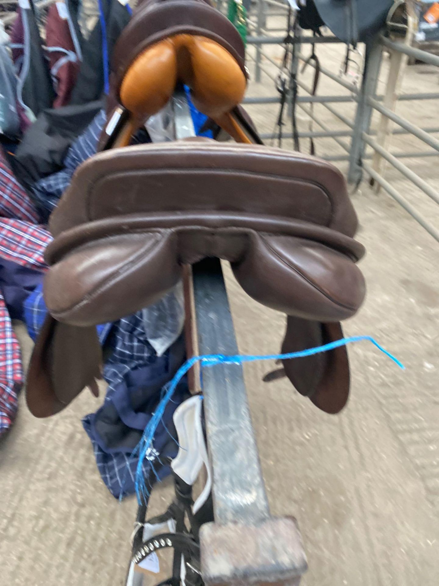 Brown leather saddle by Derby Horse, 17.5". This item carries VAT. - Image 4 of 4