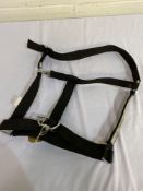 Nylon headcollar controller to fit a Shire. This item carries VAT.