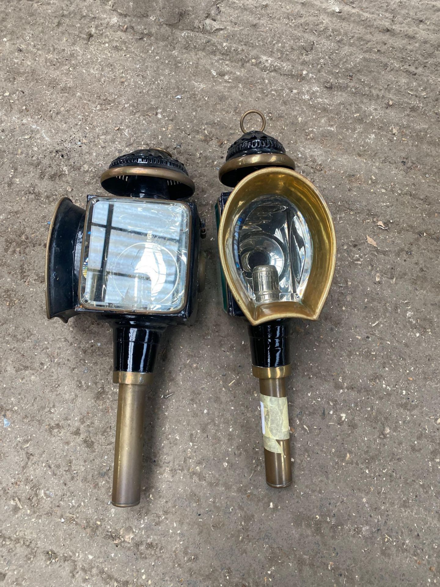 Pair of brass carriage lamps with horseshoe fronts.