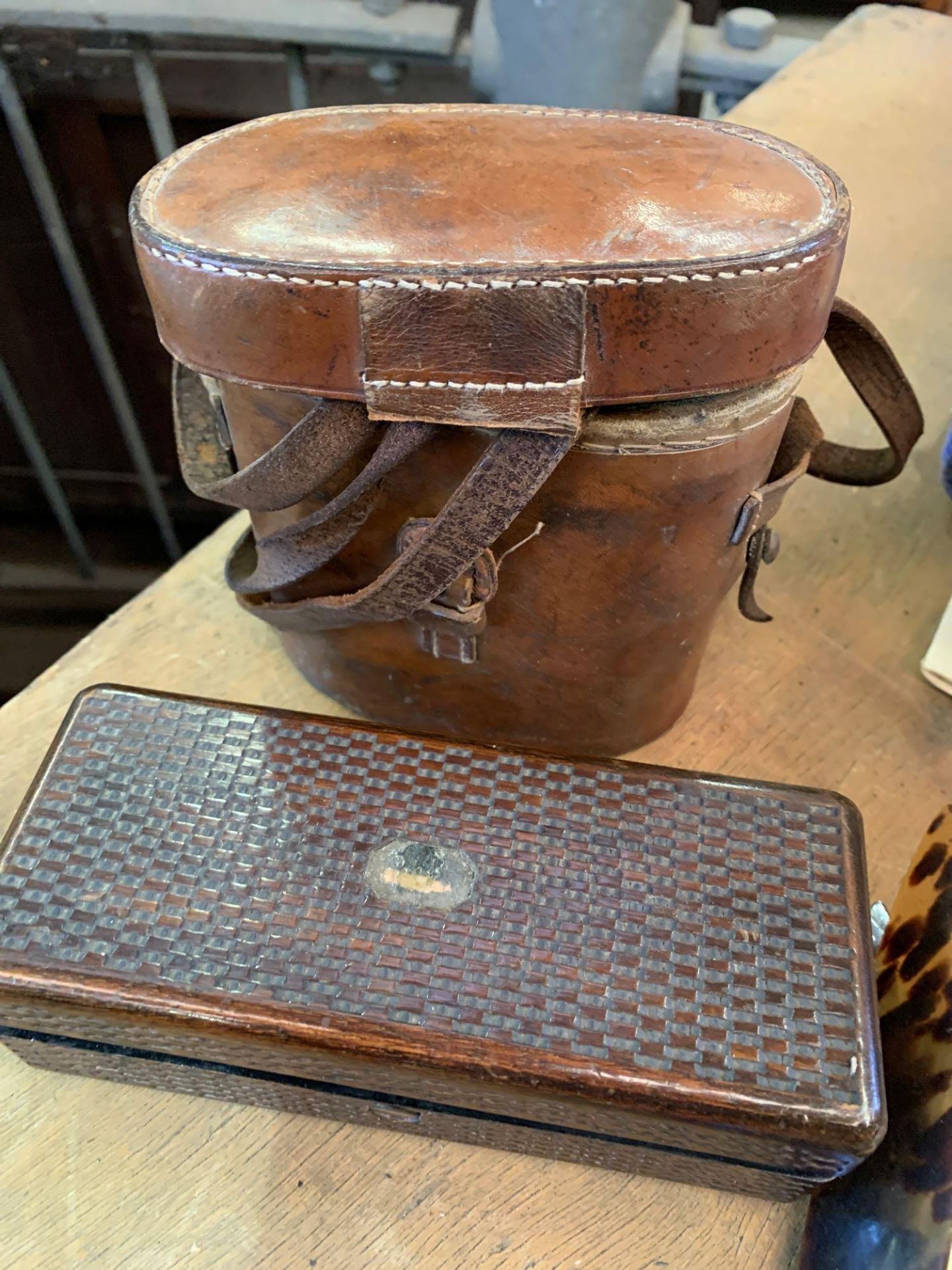 A quantity of pocket knives and fountain pens, together with a cased pair of binoculars - Image 4 of 6