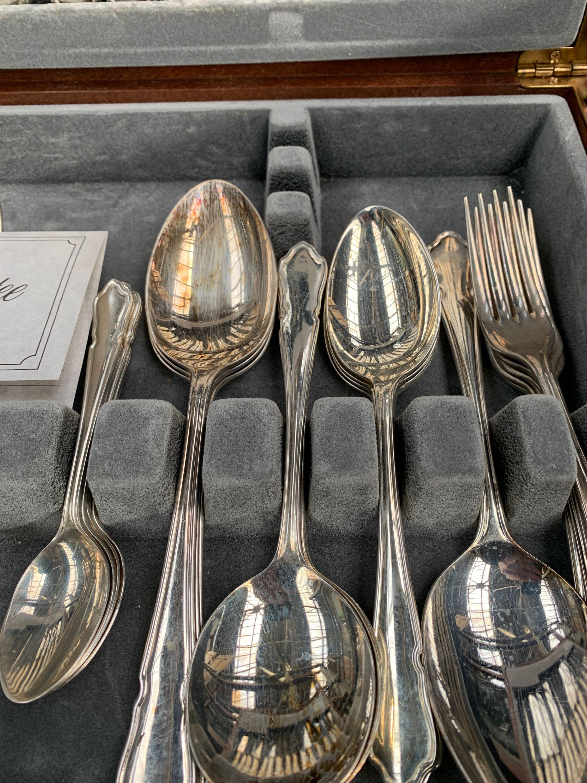 A canteen of silver plate cutlery, together with four Stuart crystal glasses - Image 2 of 5