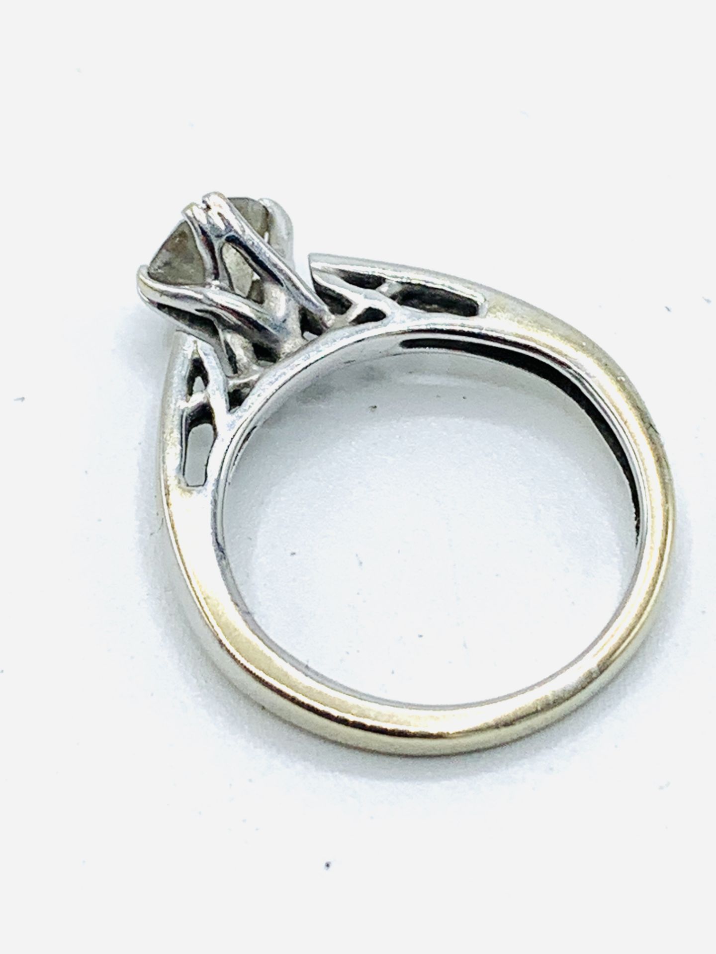 18ct white gold solitaire diamond ring - Image 4 of 4
