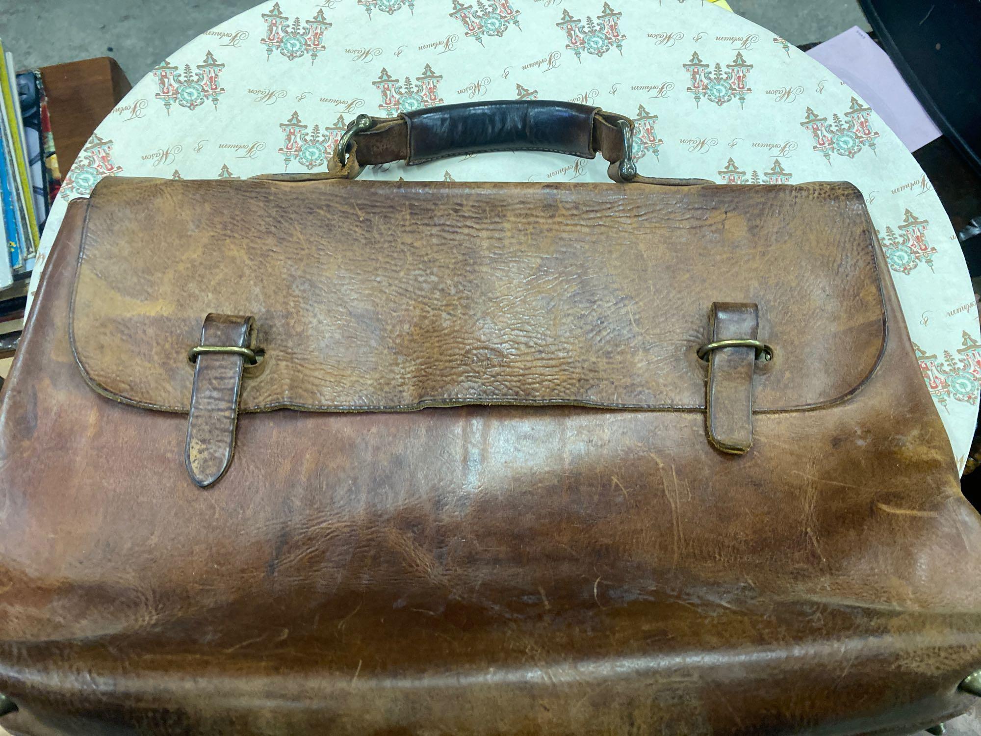 A leather satchel together with two ladies summer hats - Image 2 of 9