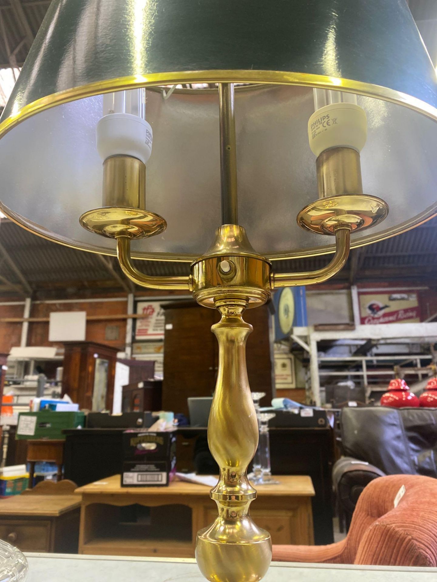 A brass two branch table lamp - Bild 4 aus 4