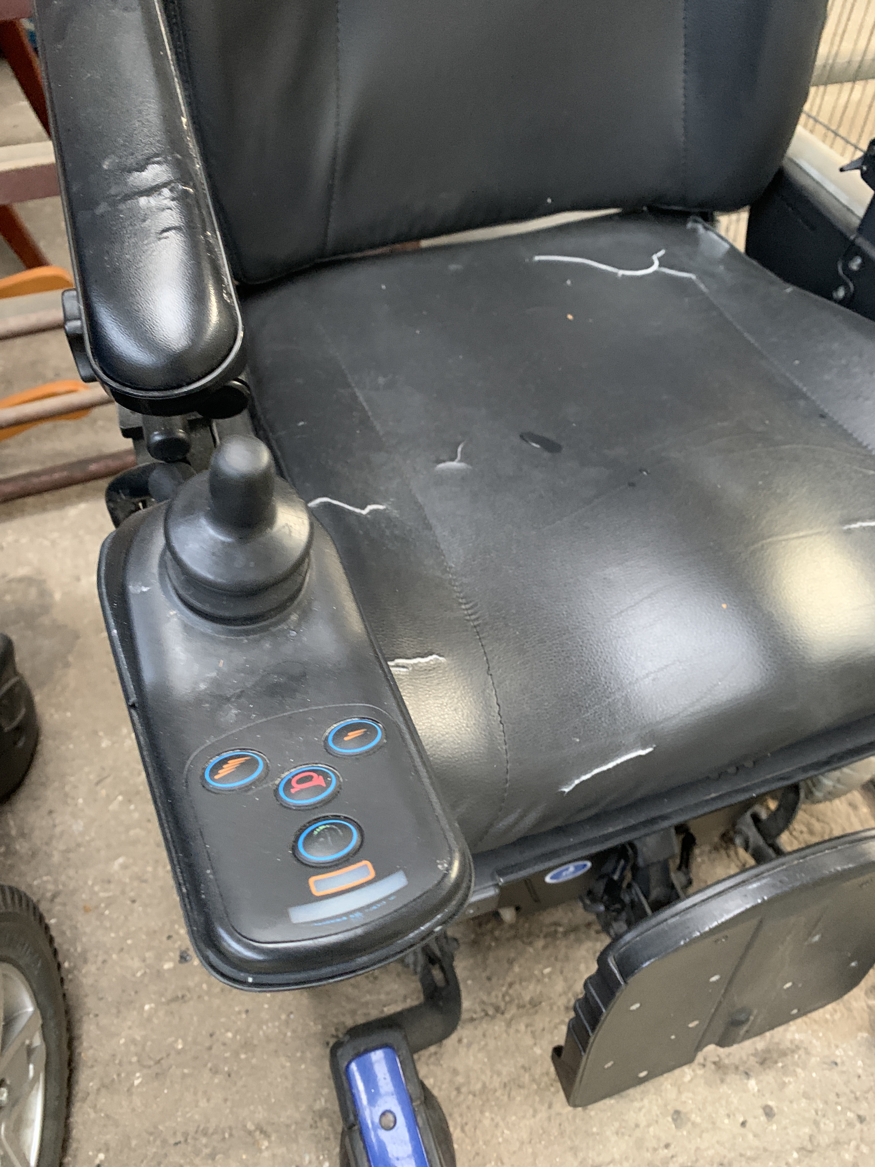 Pride Quantum 610 electric chair - Image 3 of 4