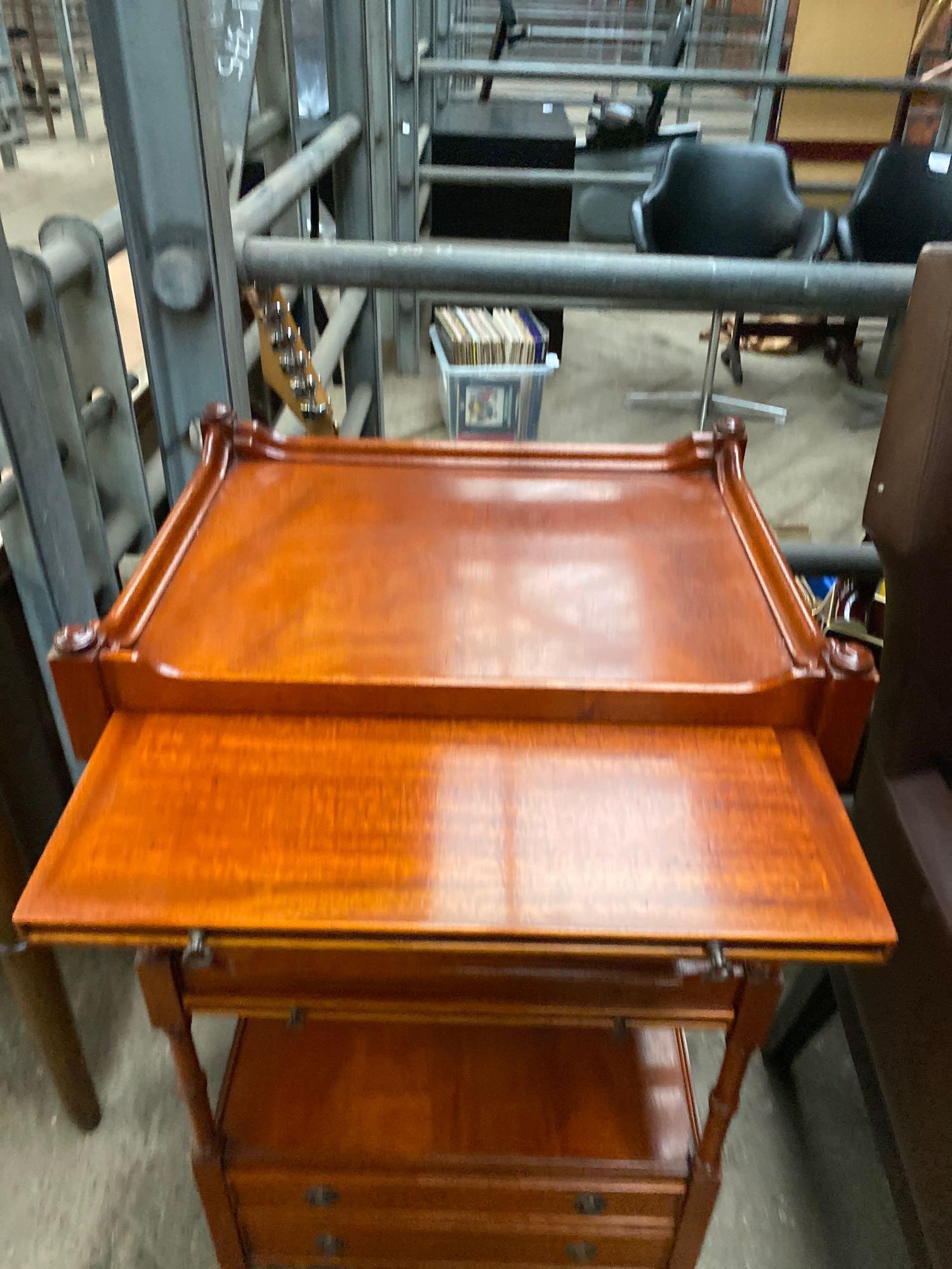 Mahogany open display stand - Image 3 of 3
