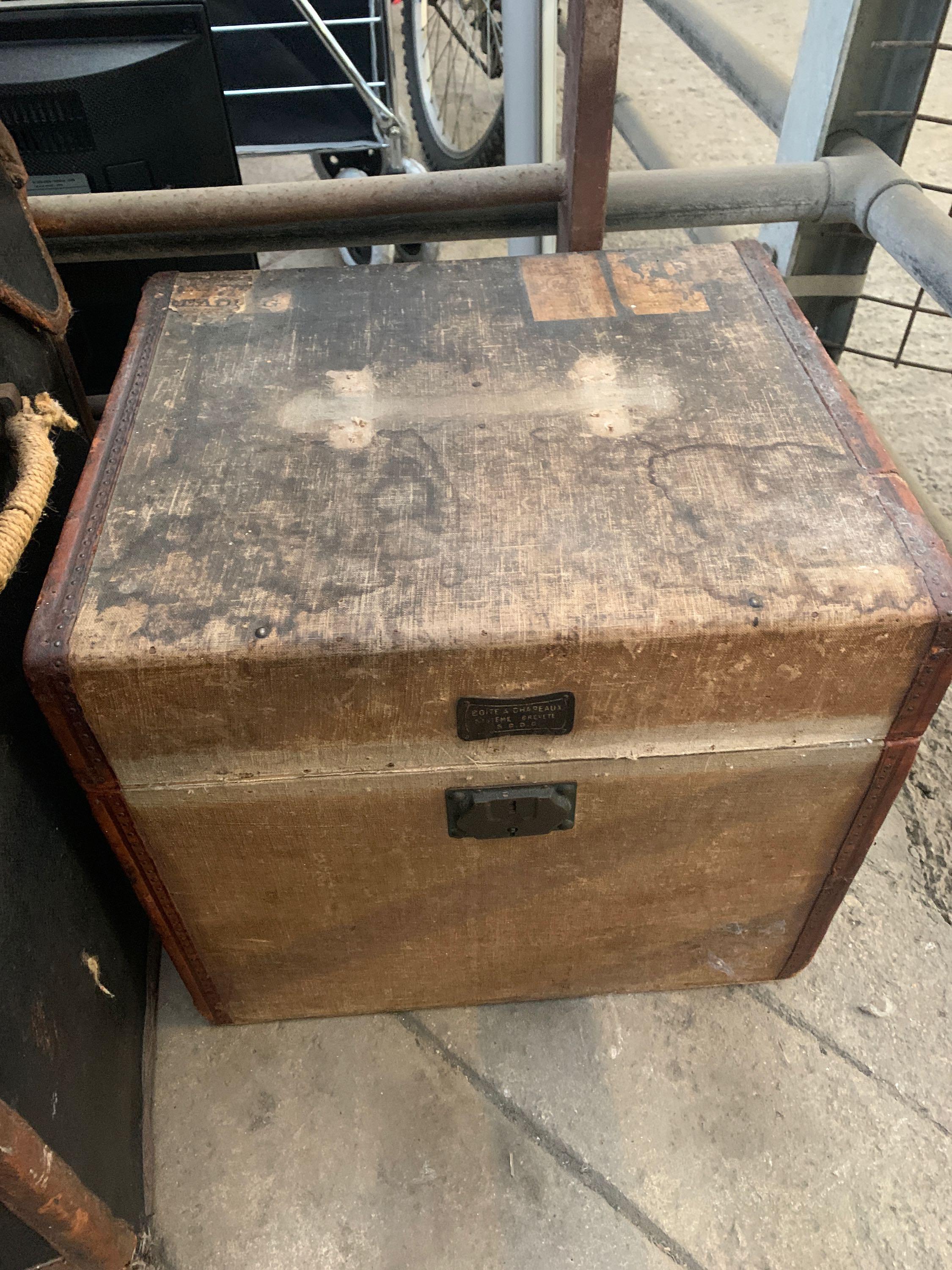 A dome top trunk together with a French hat box - Image 6 of 6