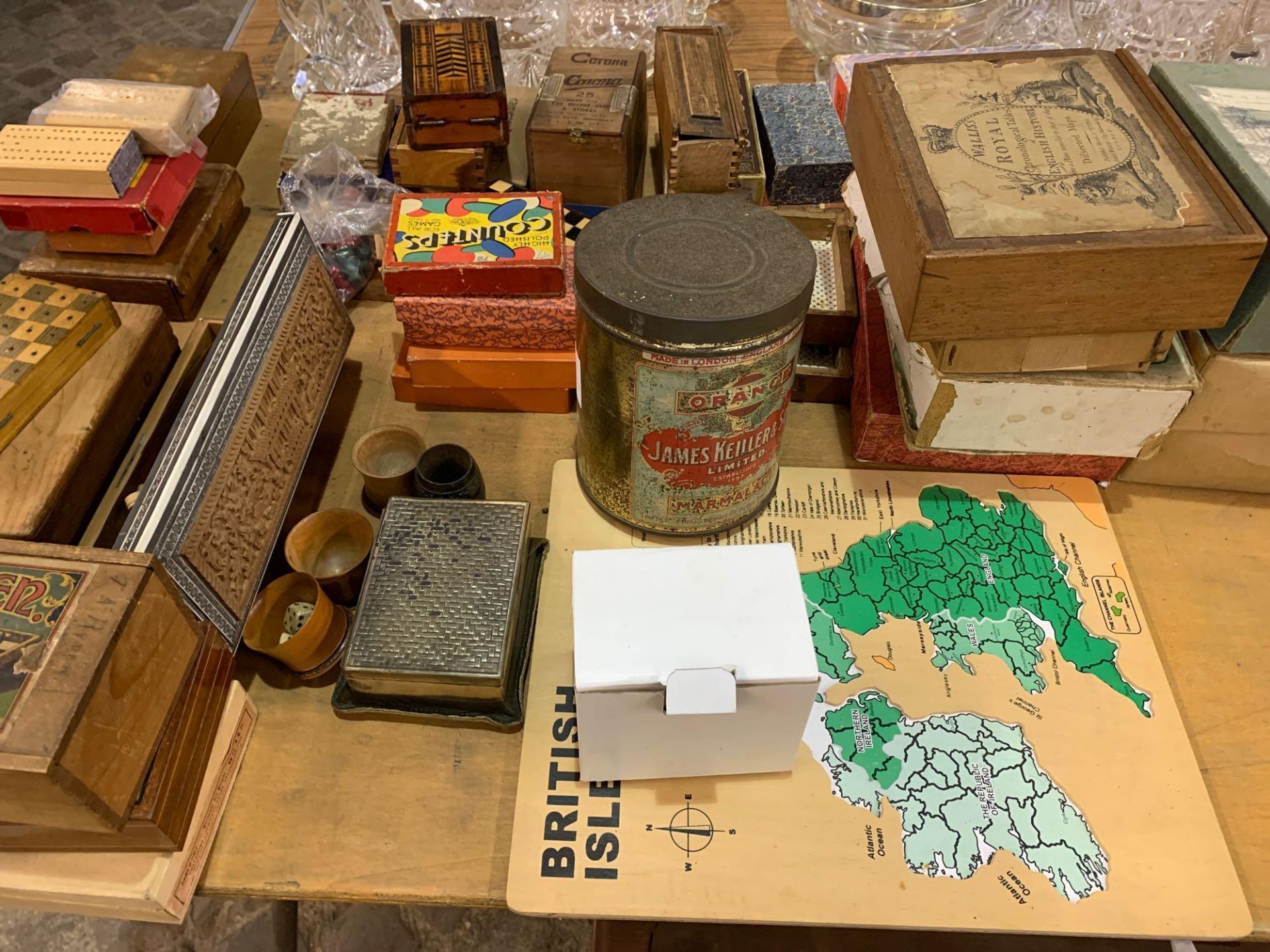 Quantity of wooden jigsaws, chess sets, draughts, dominoes and other gaming items