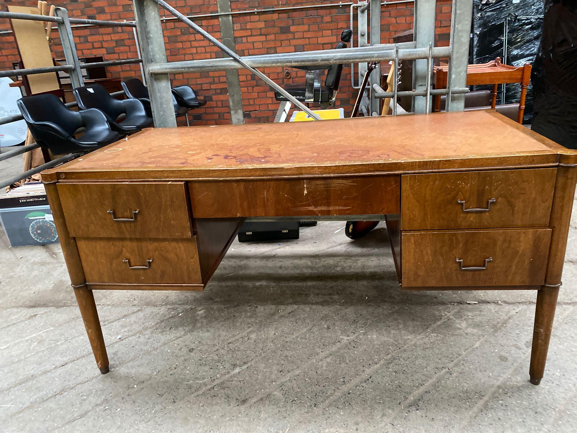 Oak desk with veneer drawer fronts
