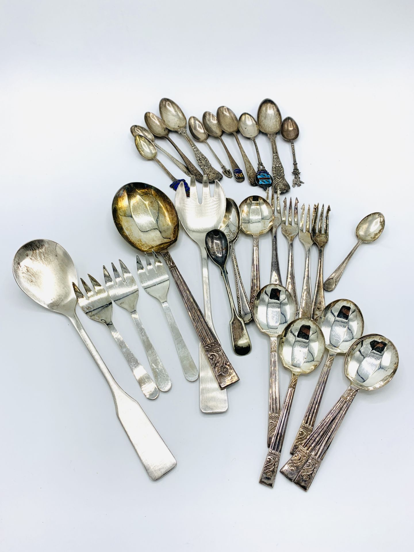 A collection of hallmarked silver teaspoons - Bild 5 aus 5