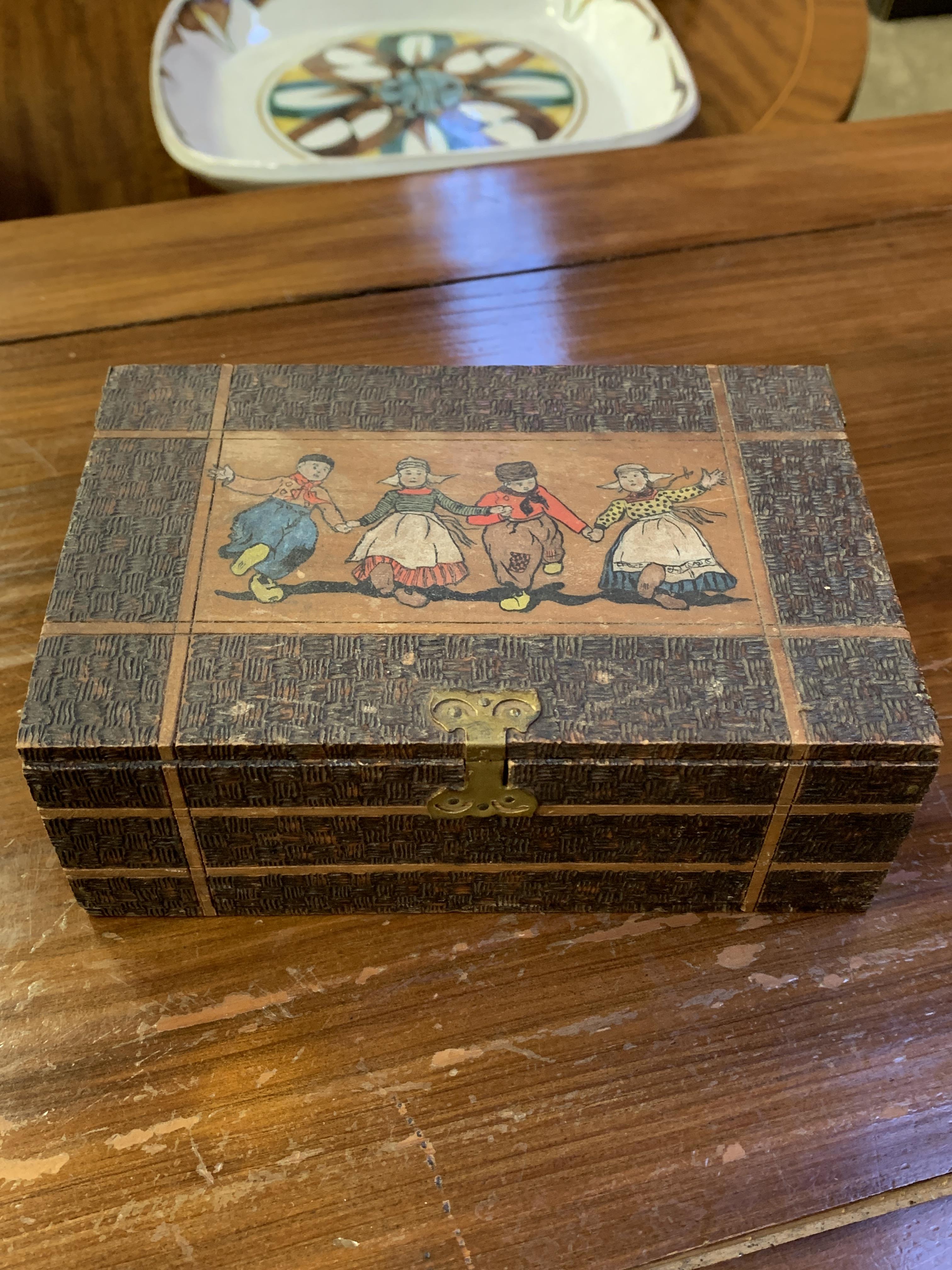A wooden box containing a quantity of lapel badges and brooches - Image 3 of 6