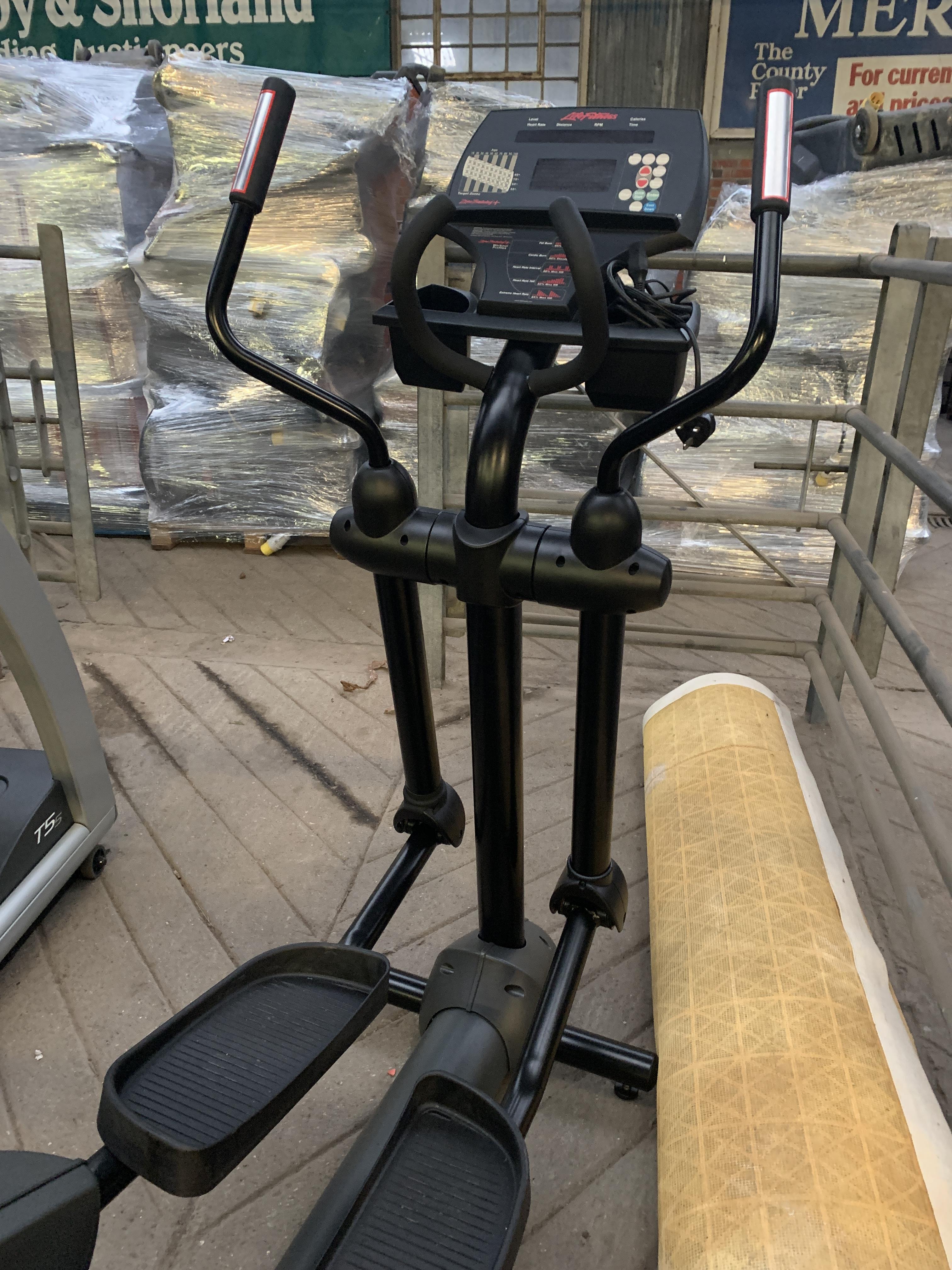 Life Fitness X9i cross trainer - Image 2 of 6