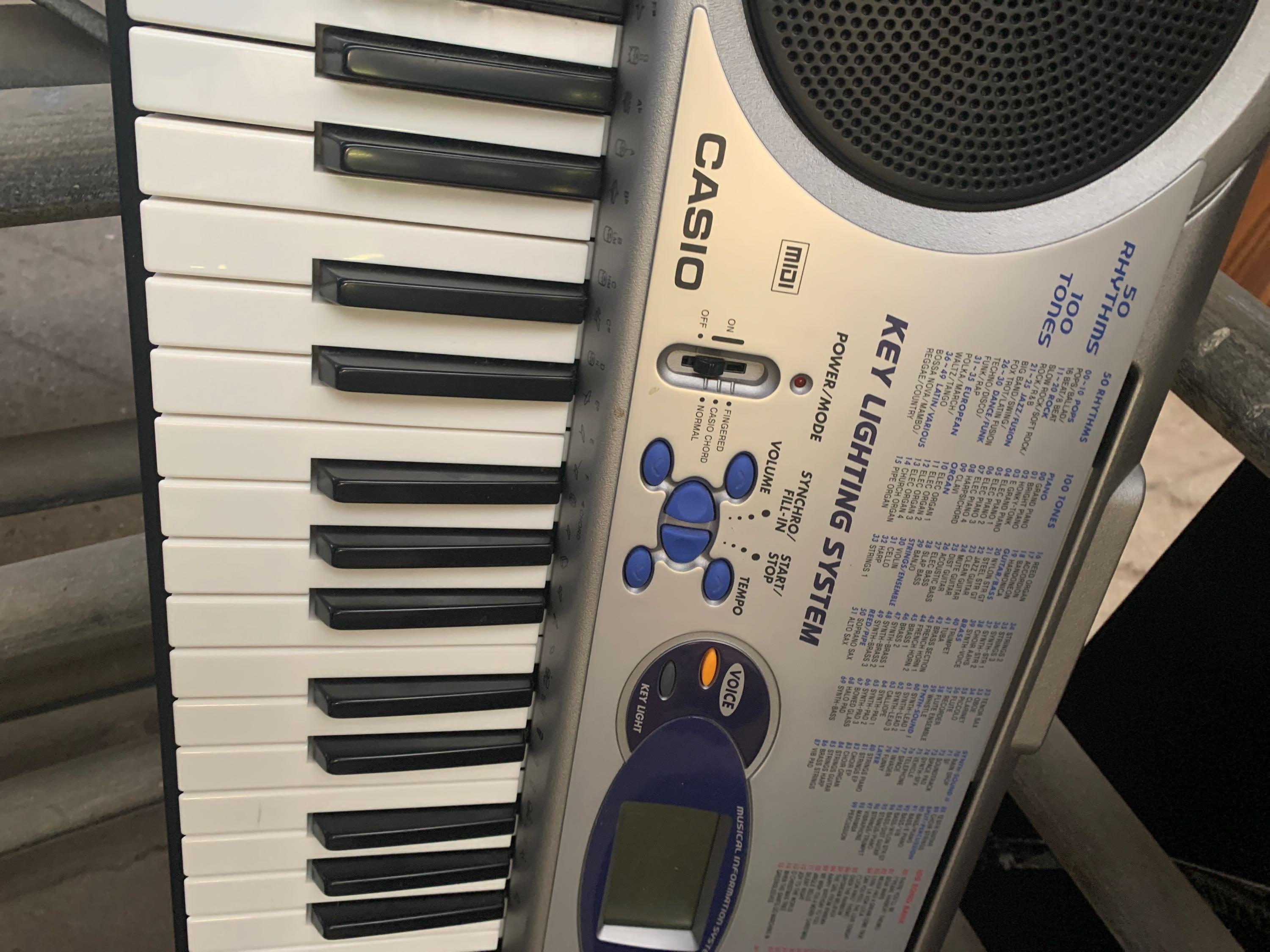 Casio keyboard on stand - Image 2 of 4