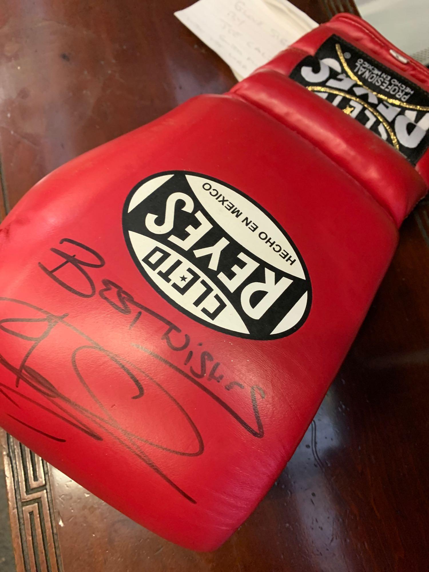 Signed boxing glove. This item carries VAT. - Image 3 of 3