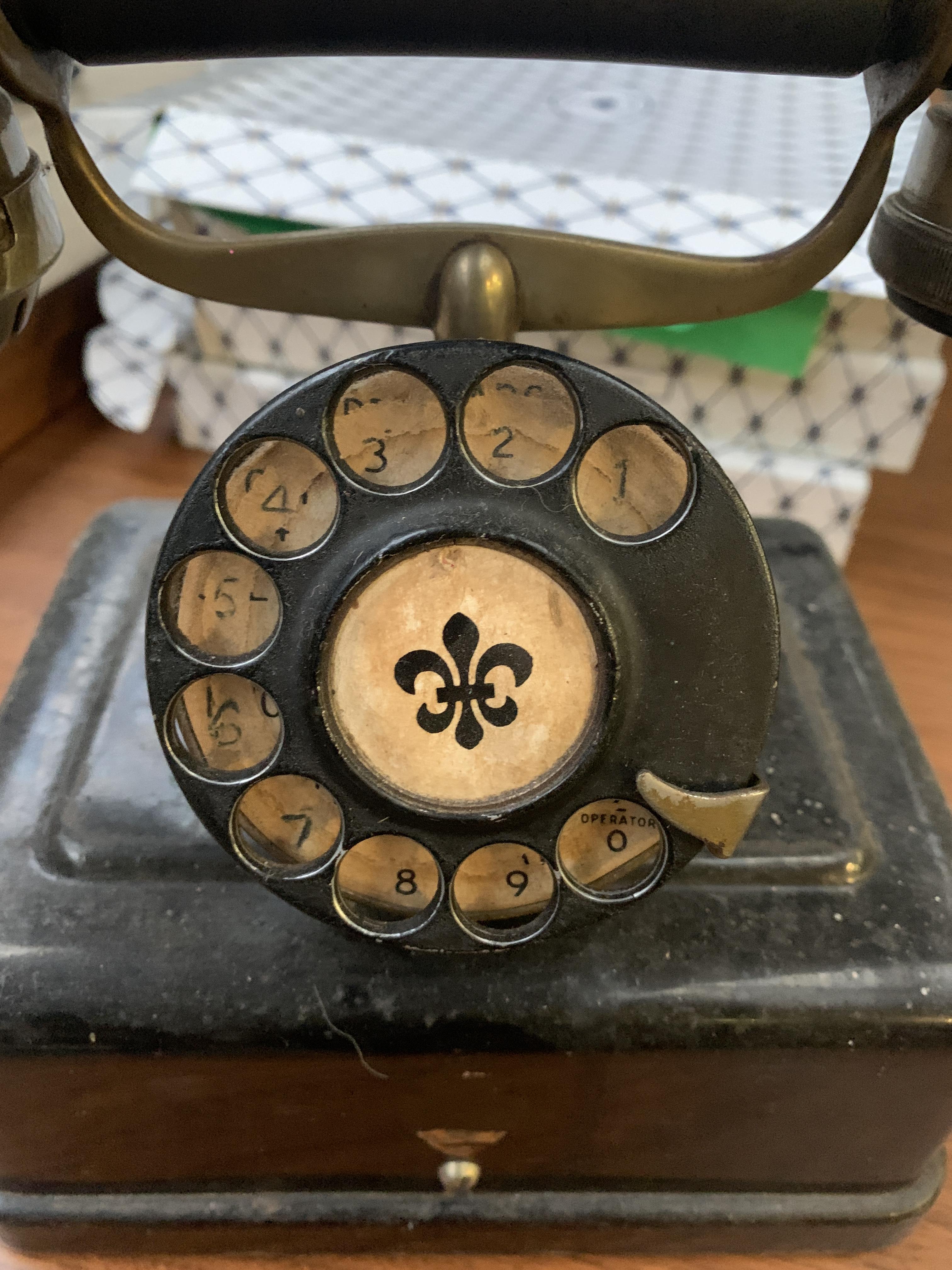 A Swedish rotary dial telephone - Image 4 of 4