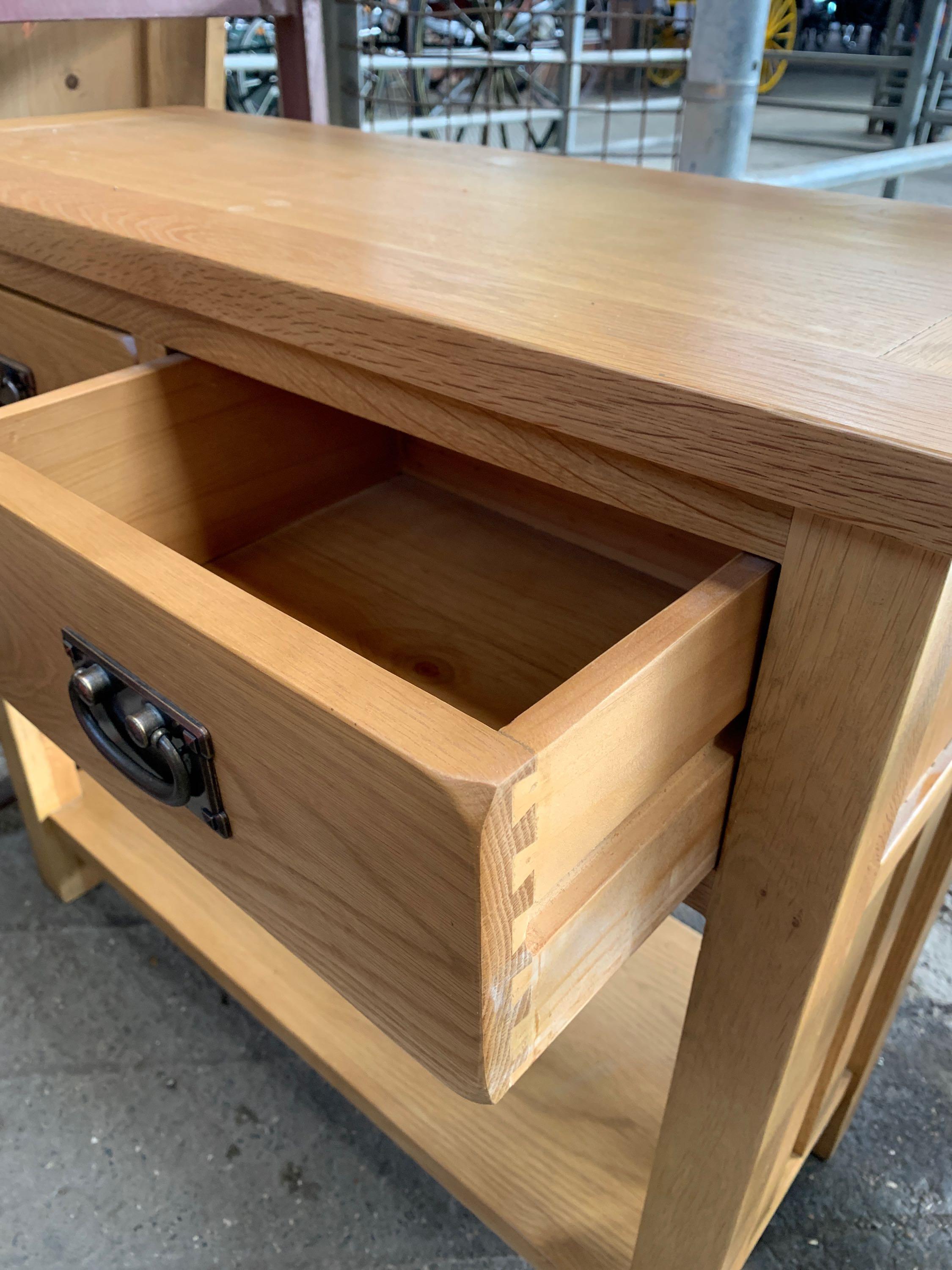 Oak veneer console table - Image 3 of 4