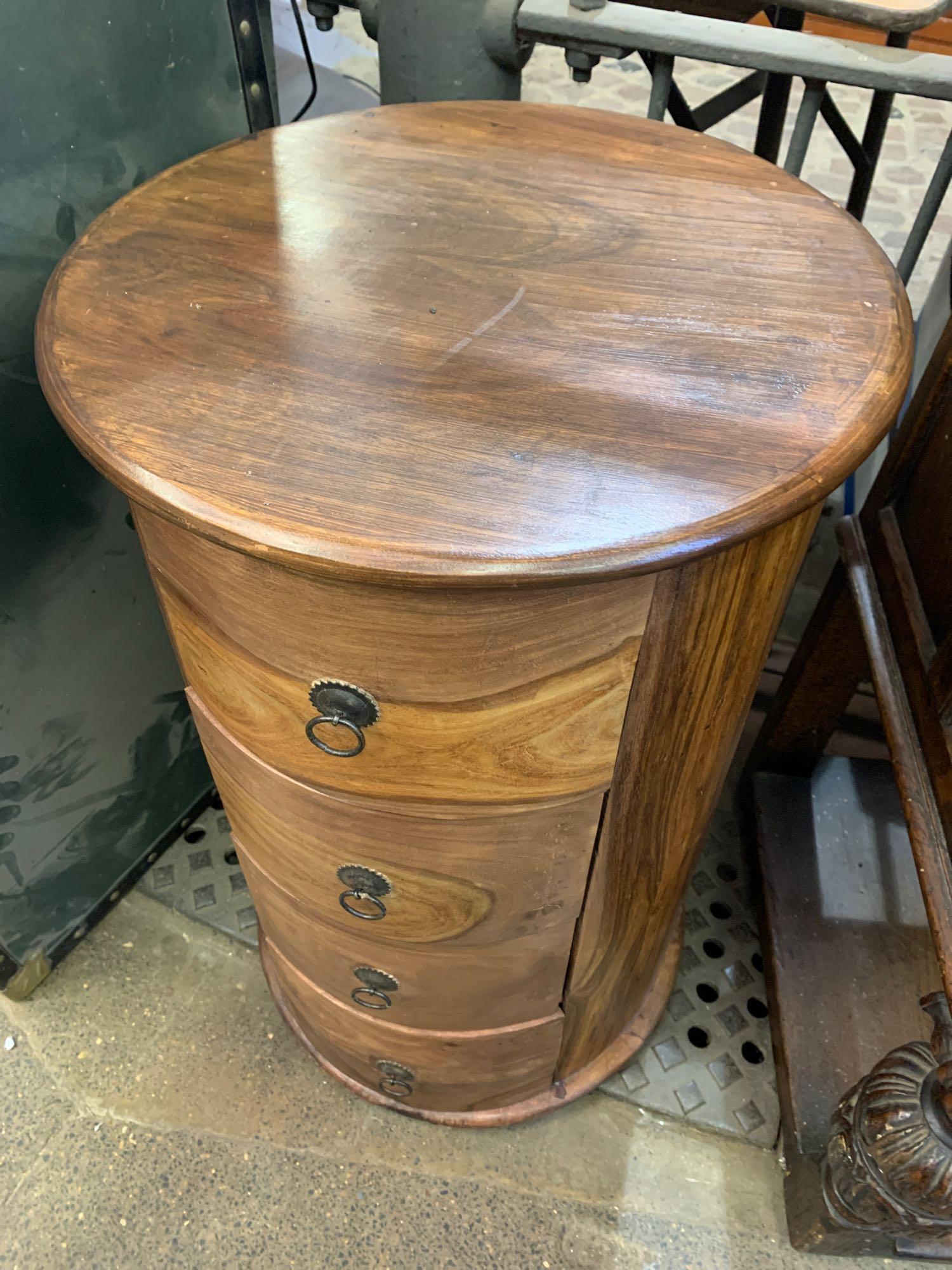 Hardwood chest of drawers - Image 2 of 4