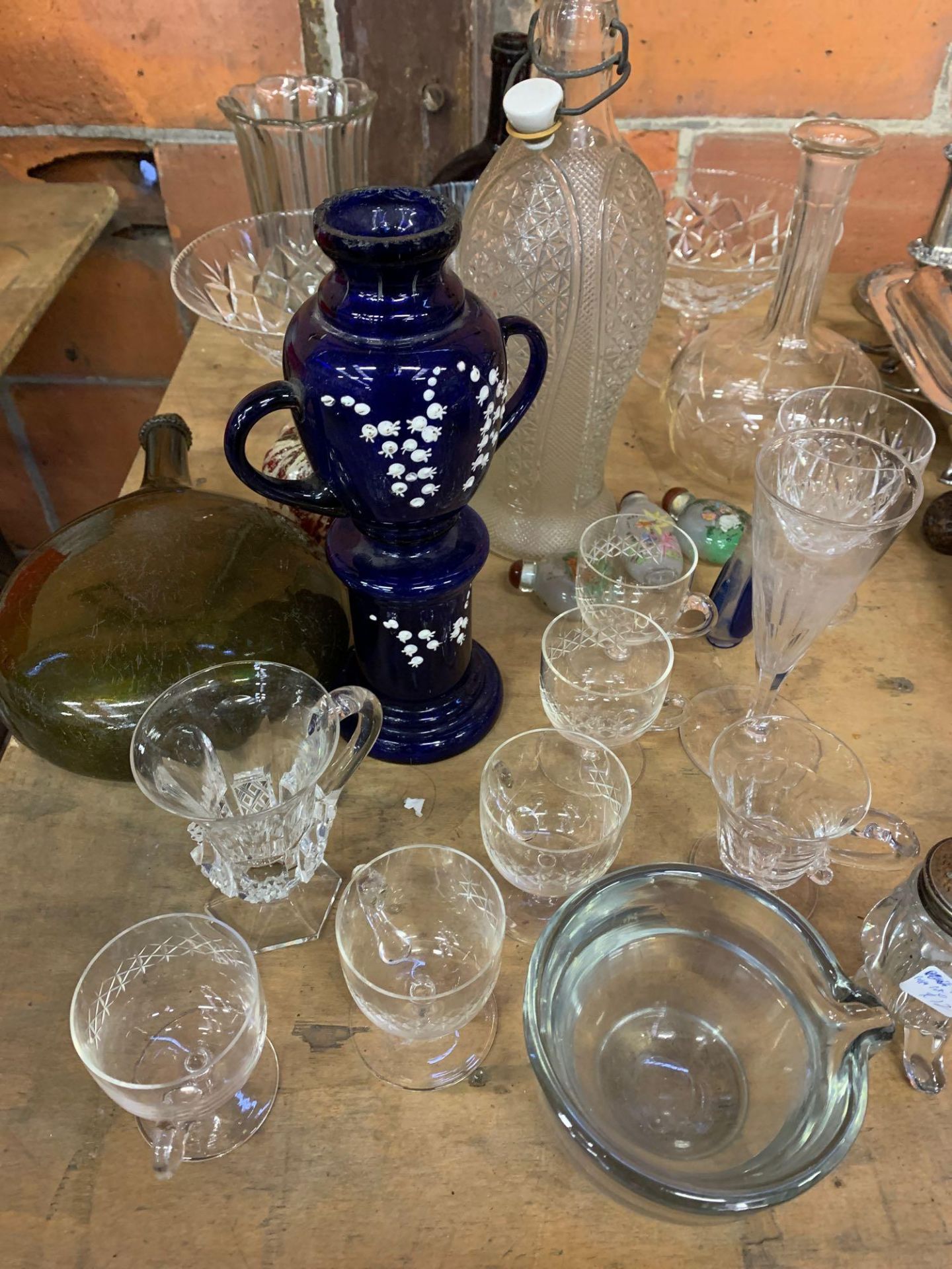 Quantity of glassware
