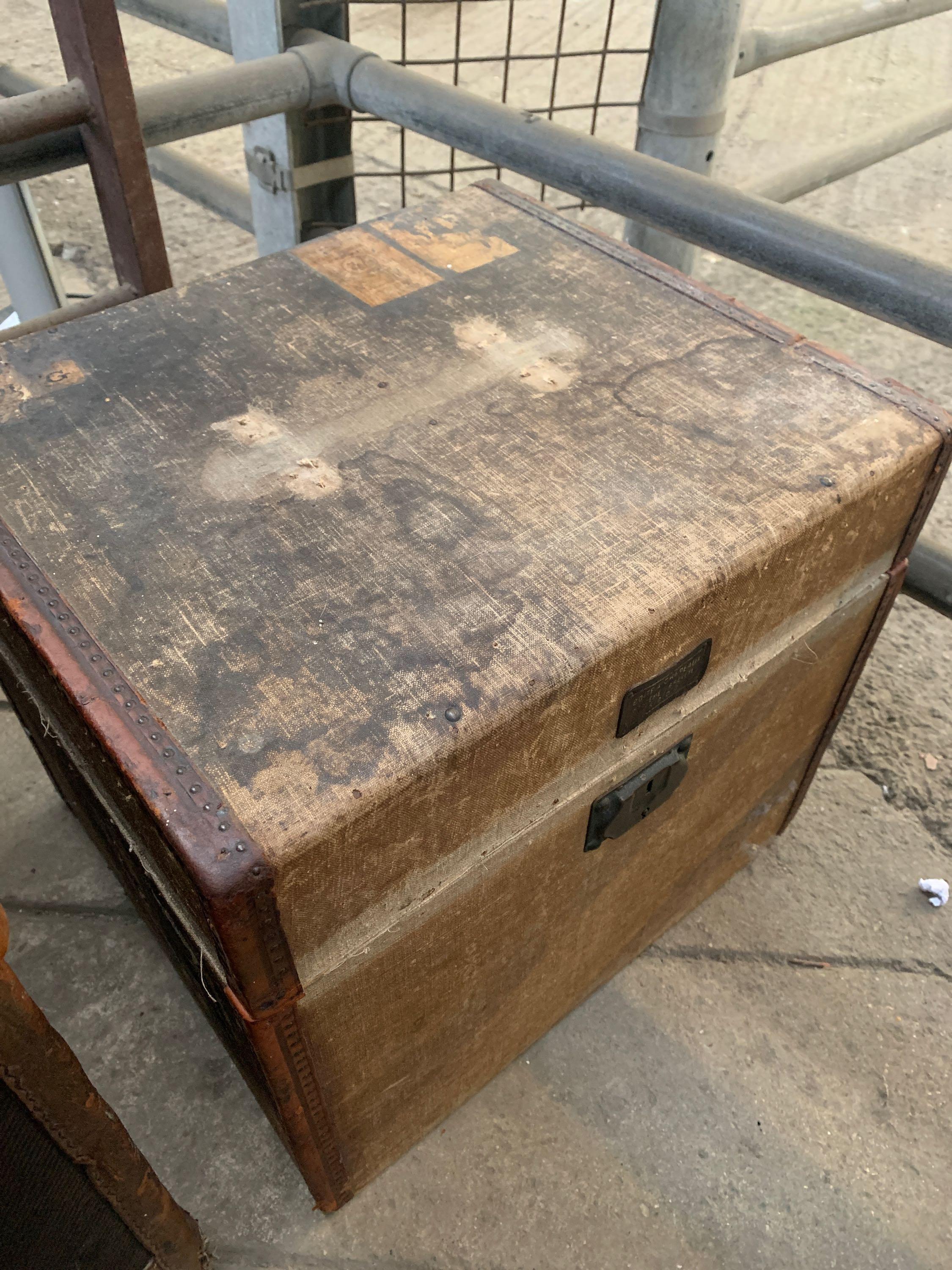 A dome top trunk together with a French hat box - Image 4 of 6
